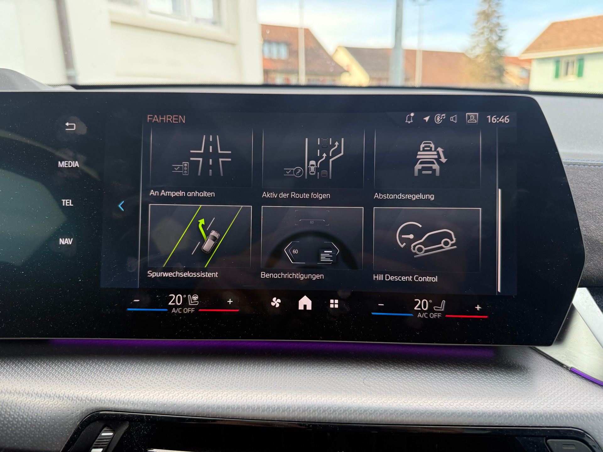 BMW X1 23i xDrive paddles M-SPORT PRO-image-28