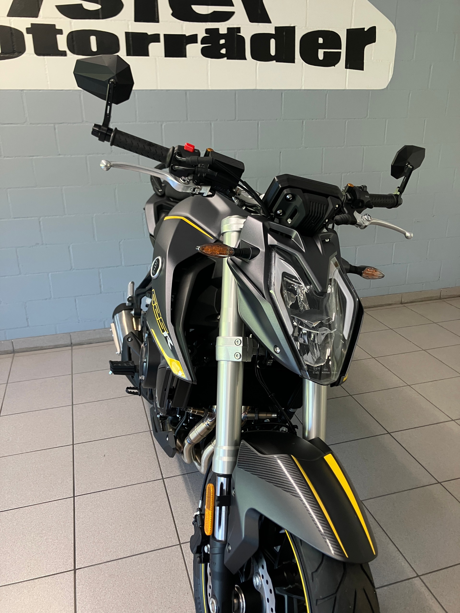 VOGE NAKED 525R ISLER SPEZIAL