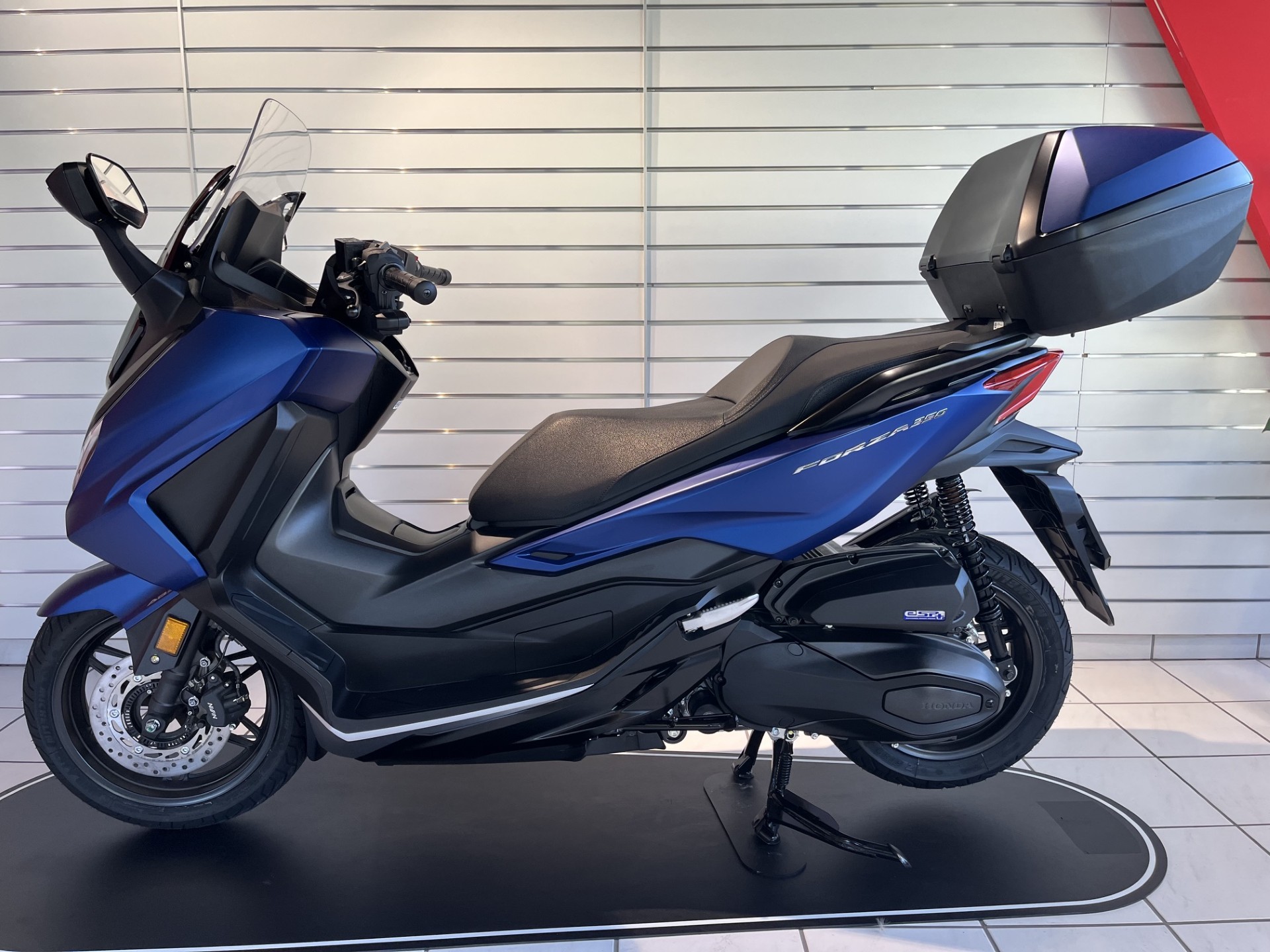 HONDA NSS 350 Smart Top Box-showroom-element-1