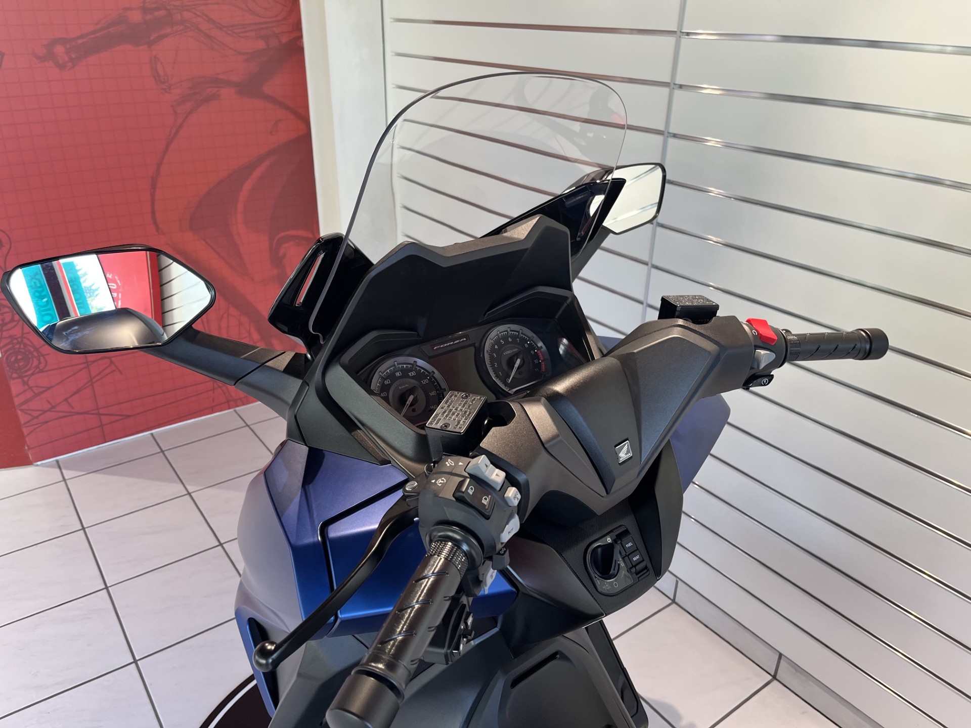 HONDA NSS 350 Smart Top Box-showroom-element-3