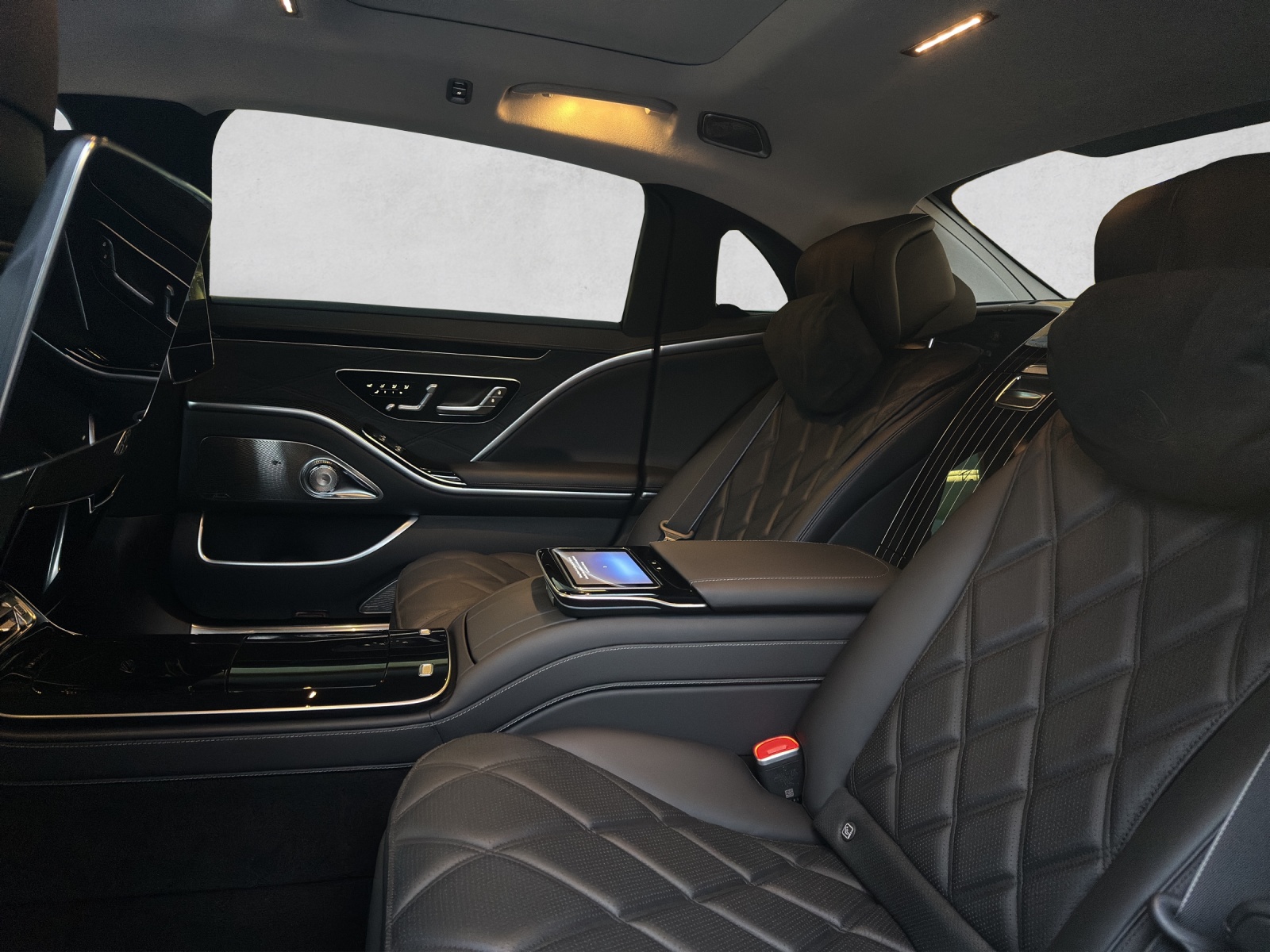 MERCEDES-BENZ S 680 4Matic Maybach 9G-Tronic-image-10