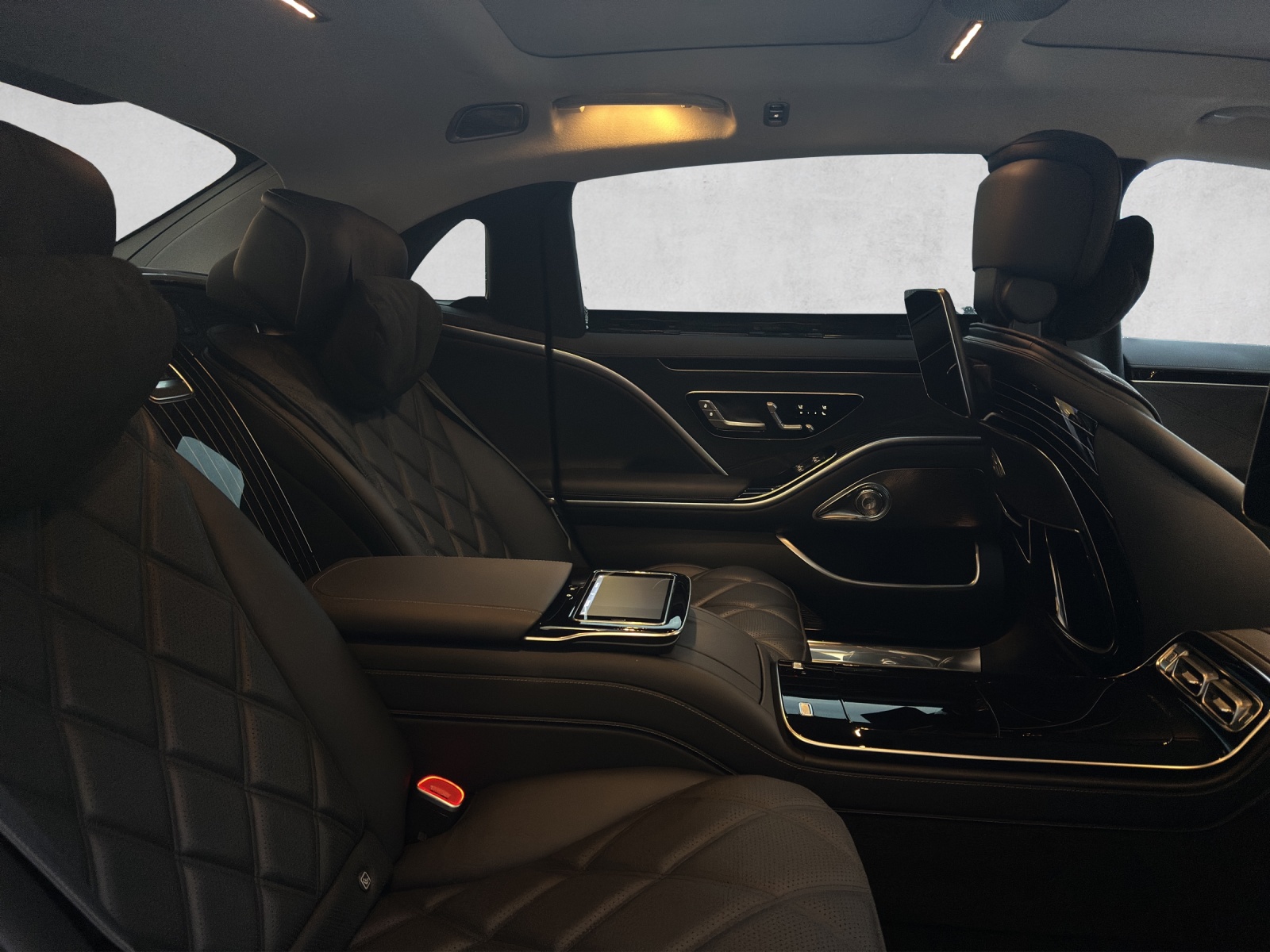 MERCEDES-BENZ S 680 4Matic Maybach 9G-Tronic-image-13