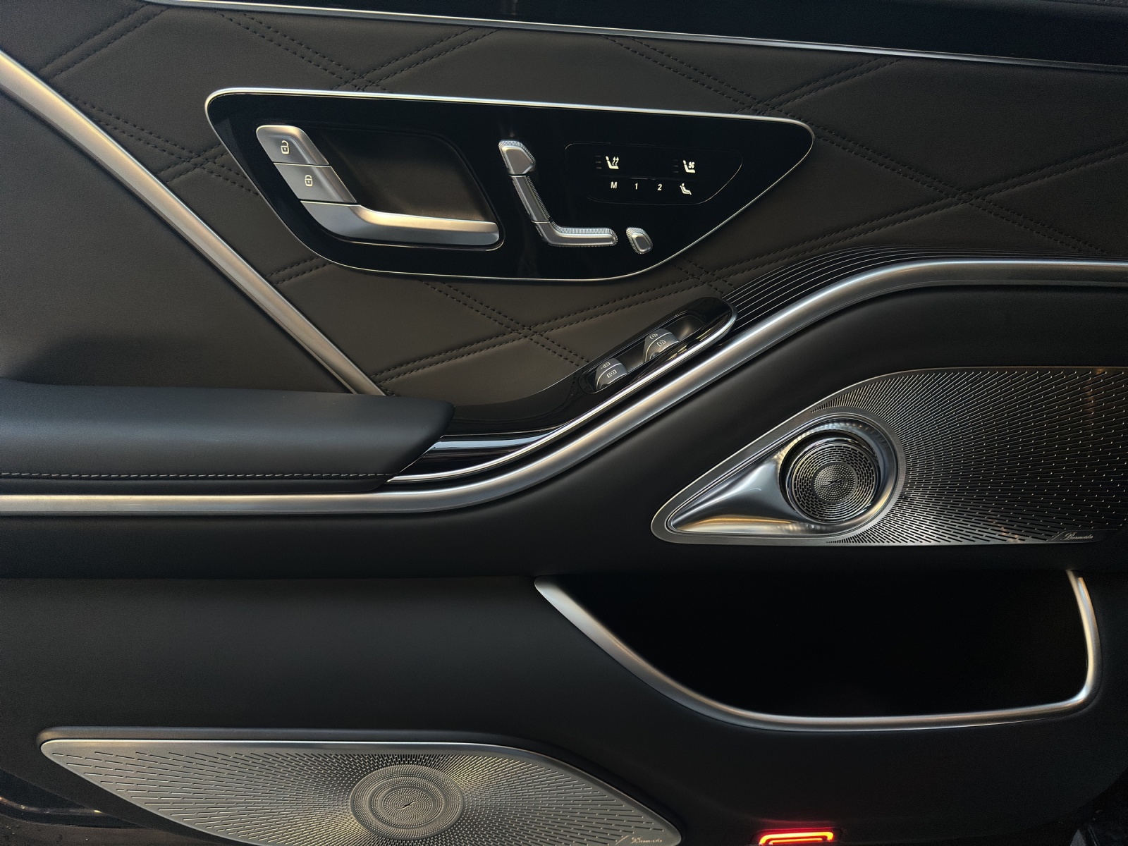 MERCEDES-BENZ S 680 4Matic Maybach 9G-Tronic-image-9