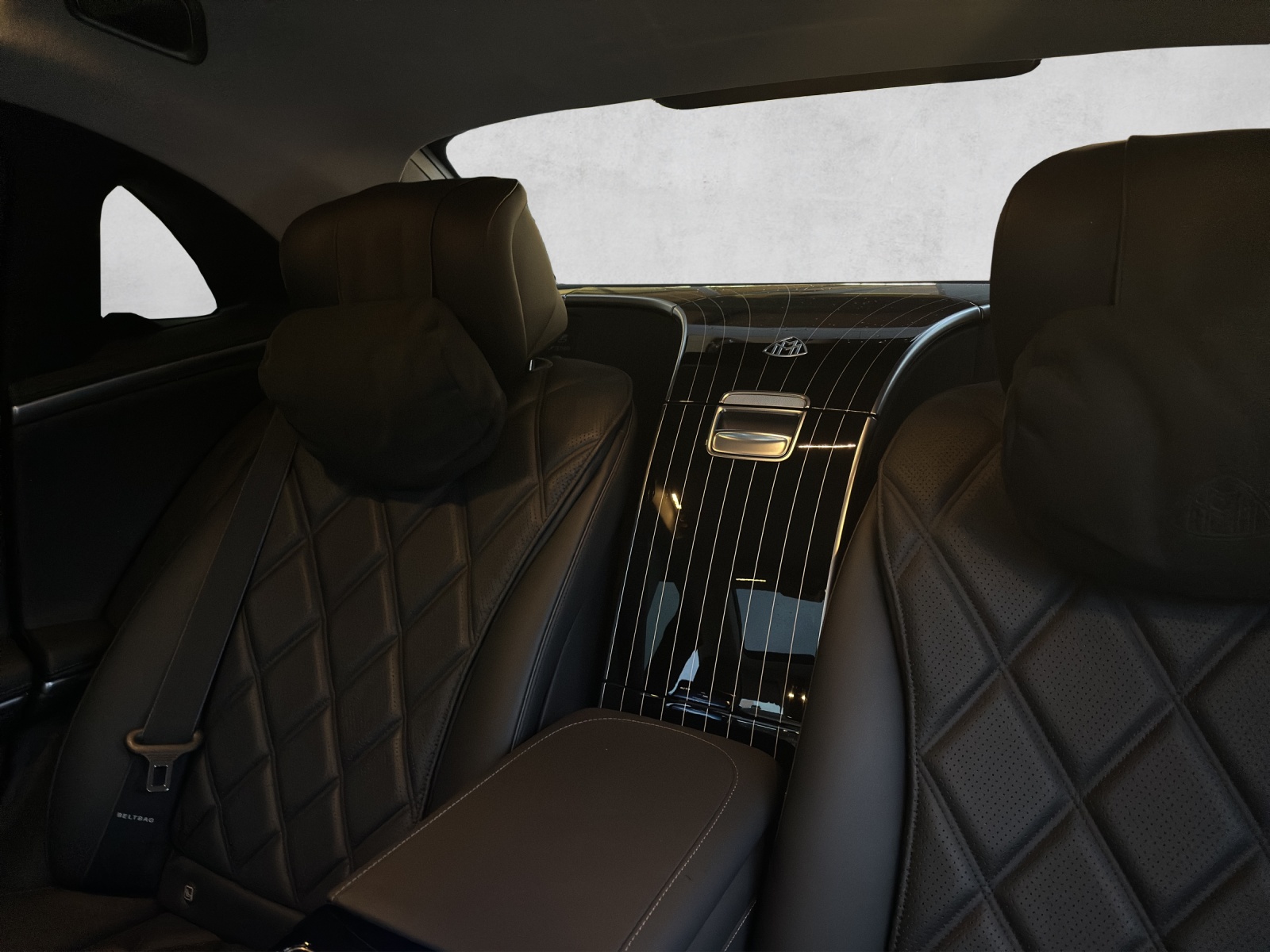 MERCEDES-BENZ S 680 4Matic Maybach 9G-Tronic-image-11