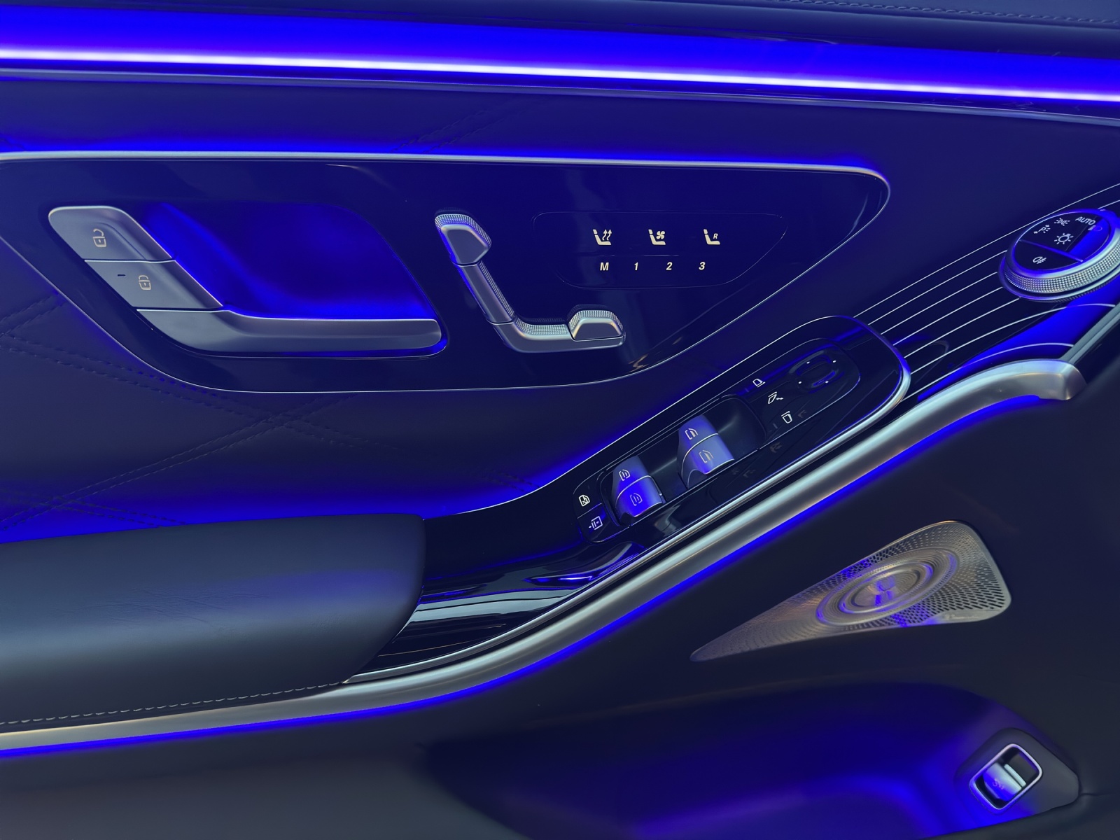 MERCEDES-BENZ S 680 4Matic Maybach 9G-Tronic-image-5