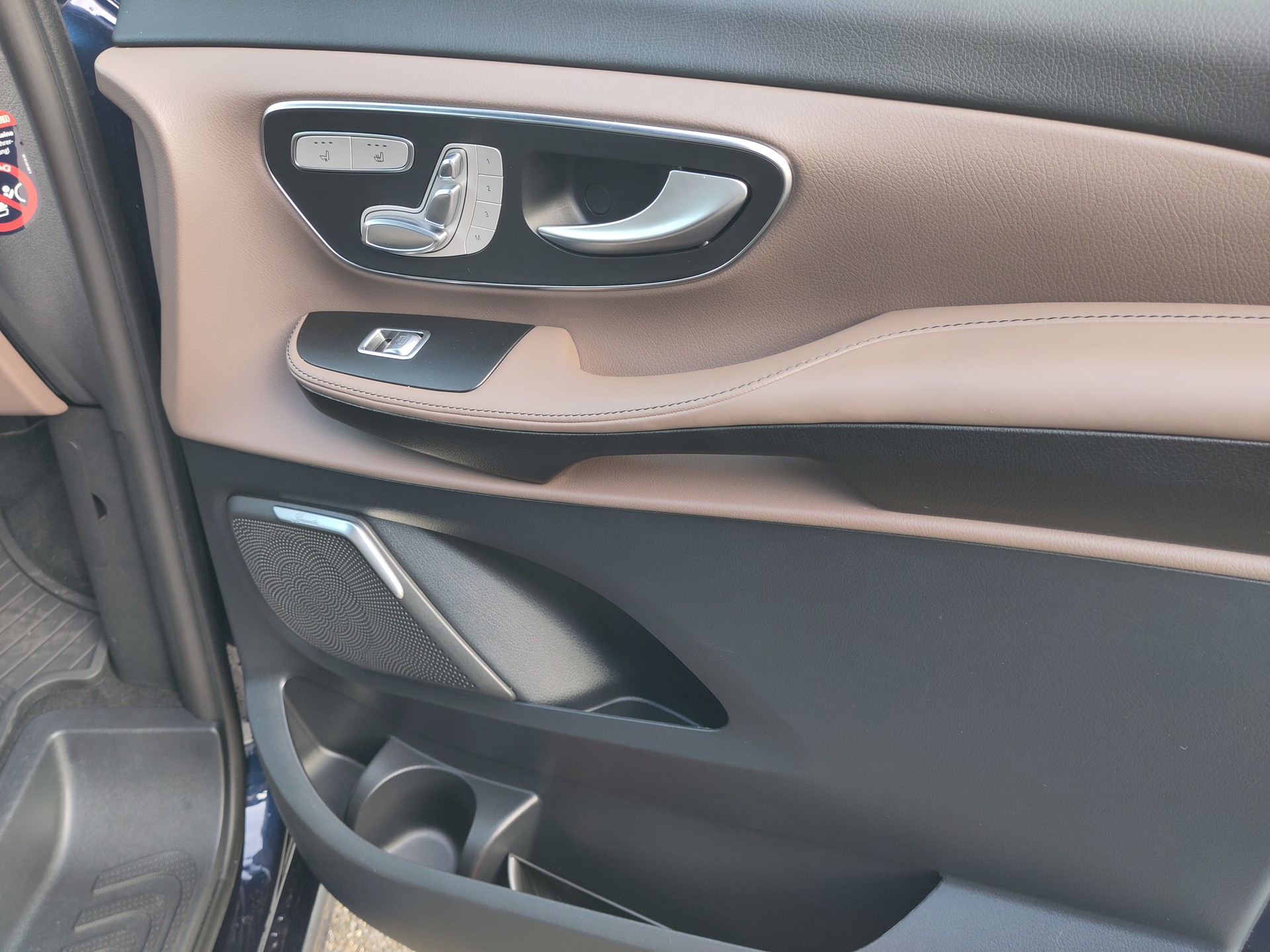 MERCEDES-BENZ V 300 d lang Avantgarde 4Matic 9G-Tronic-image-11