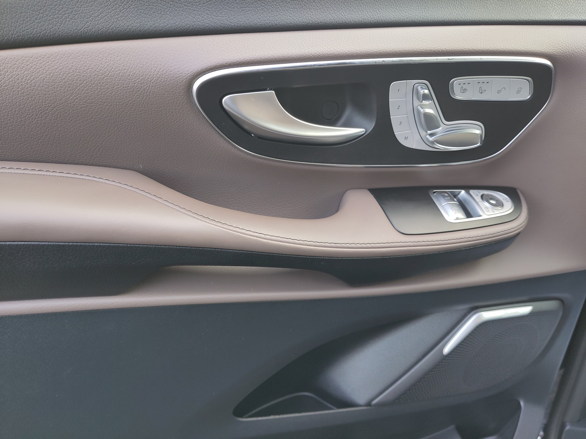 MERCEDES-BENZ V 300 d lang Avantgarde 4Matic 9G-Tronic-image-12