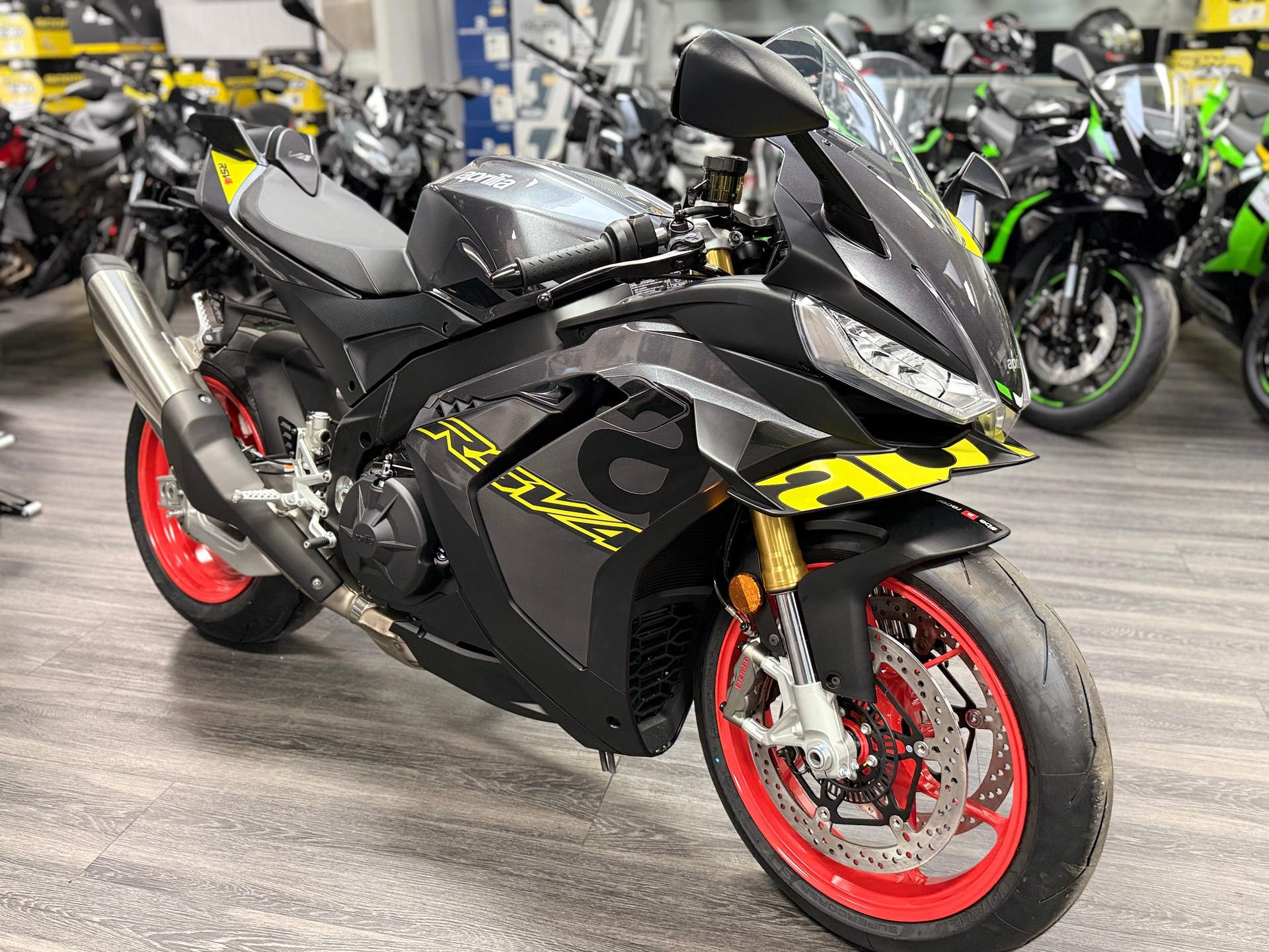 APRILIA RSV4 1100 E5+ 2025 Poison Yellow-image-5