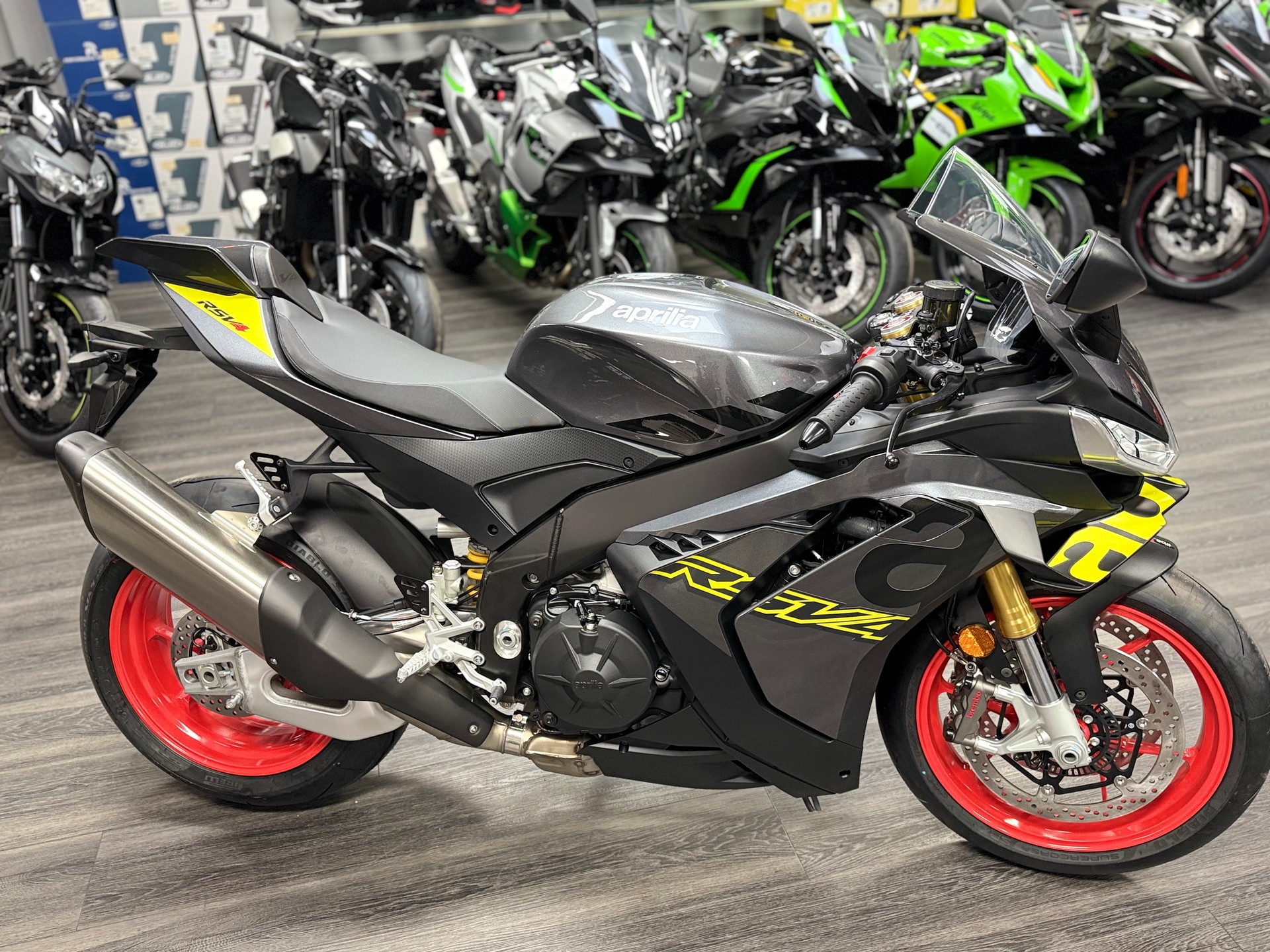 APRILIA RSV4 1100 E5+ 2025 Poison Yellow-image-3