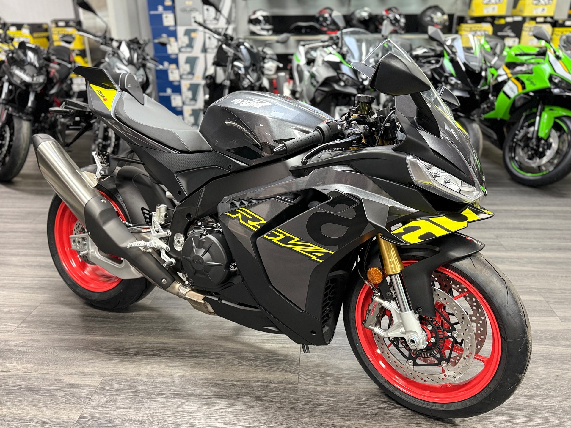 APRILIA RSV4 1100 E5+ 2025 Poison Yellow-image-4