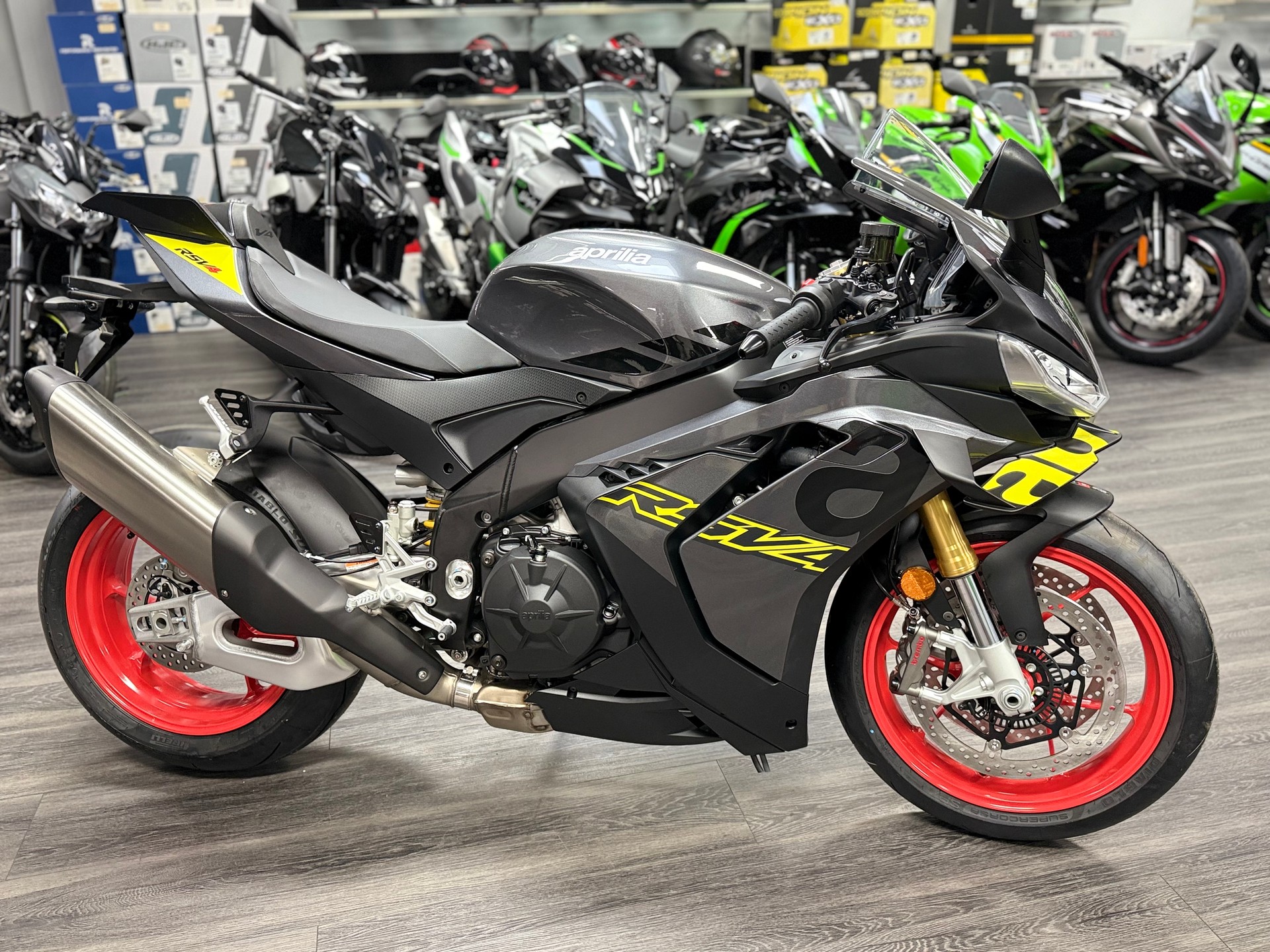 APRILIA RSV4 1100 E5+ 2025 Poison Yellow-image-1