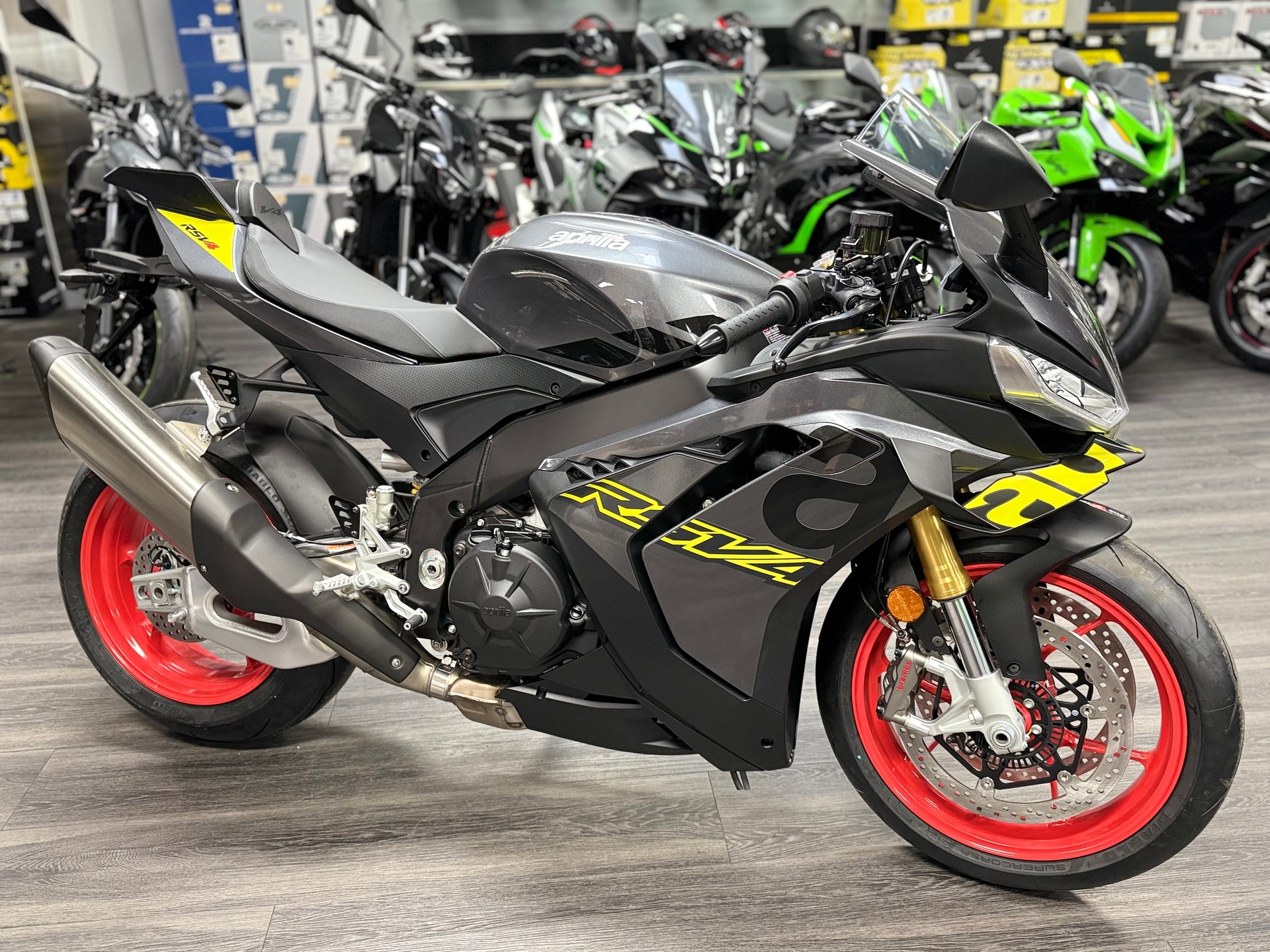 APRILIA RSV4 1100 E5+ 2025 Poison Yellow