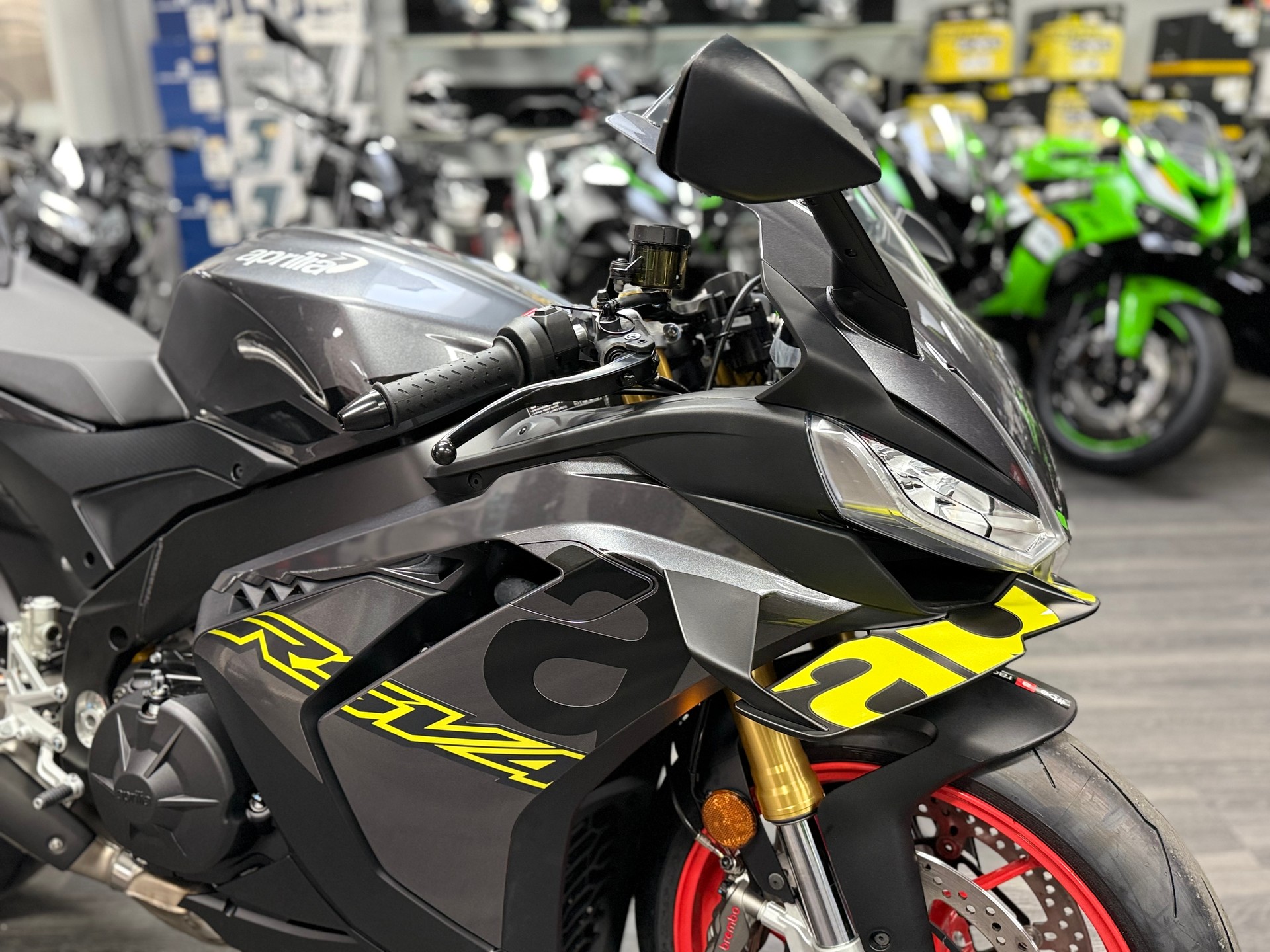 APRILIA RSV4 1100 E5+ 2025 Poison Yellow-image-2