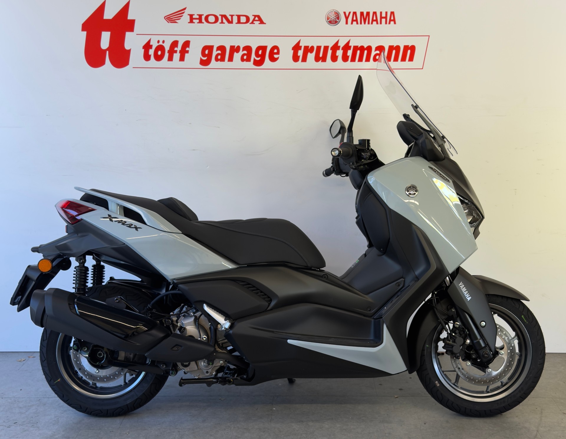 YAMAHA X-Max 300 Tech Max +-image-0