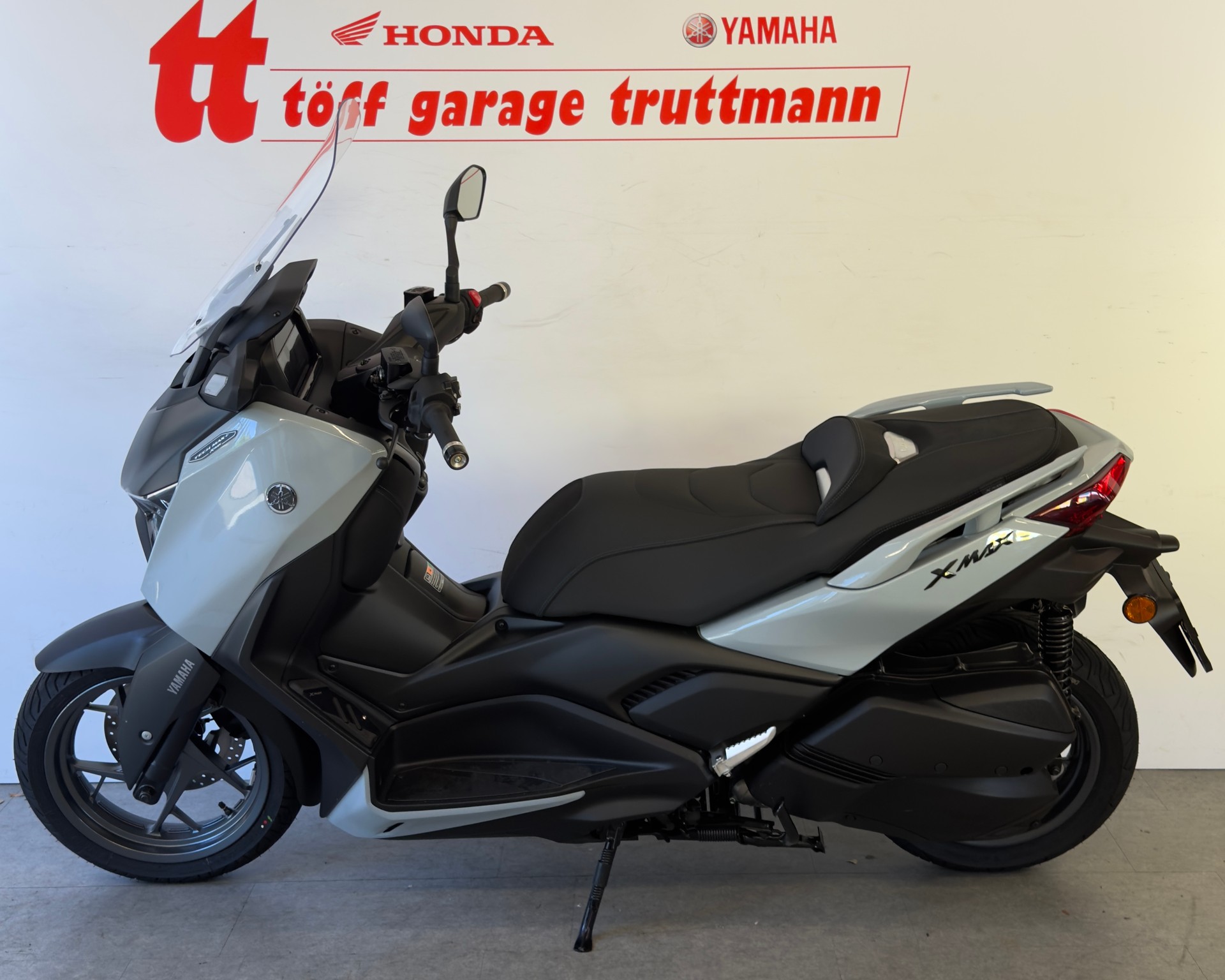 YAMAHA X-Max 300 Tech Max +-image-1
