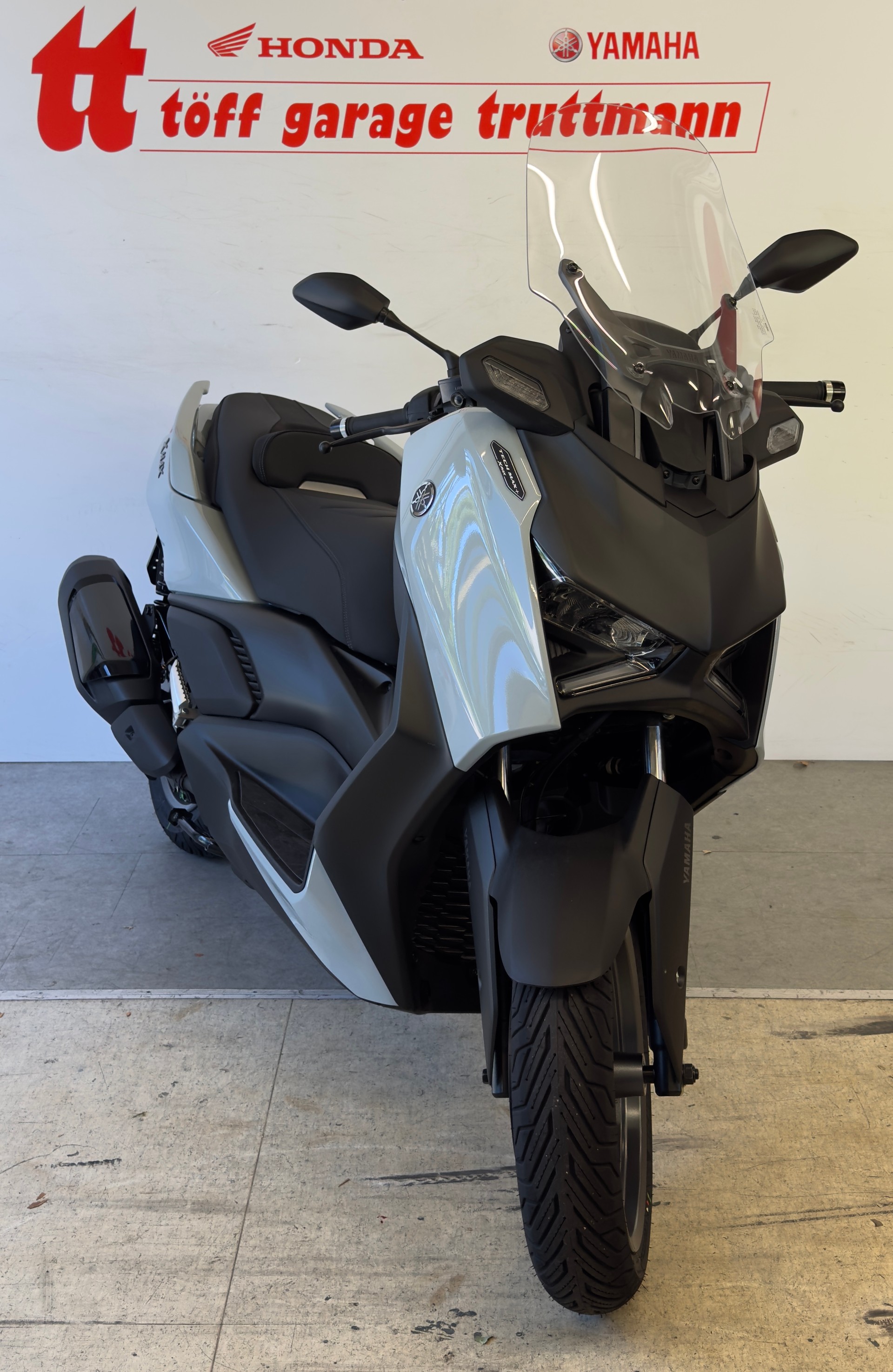 YAMAHA X-Max 300 Tech Max +-image-2