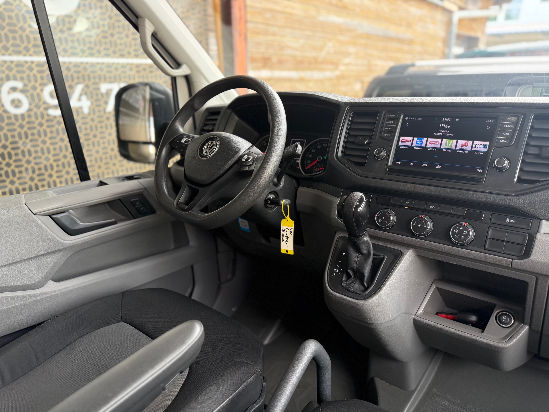 VW Crafter Bâché 35 2.0 BiTDI L3 4Motion A-image-5