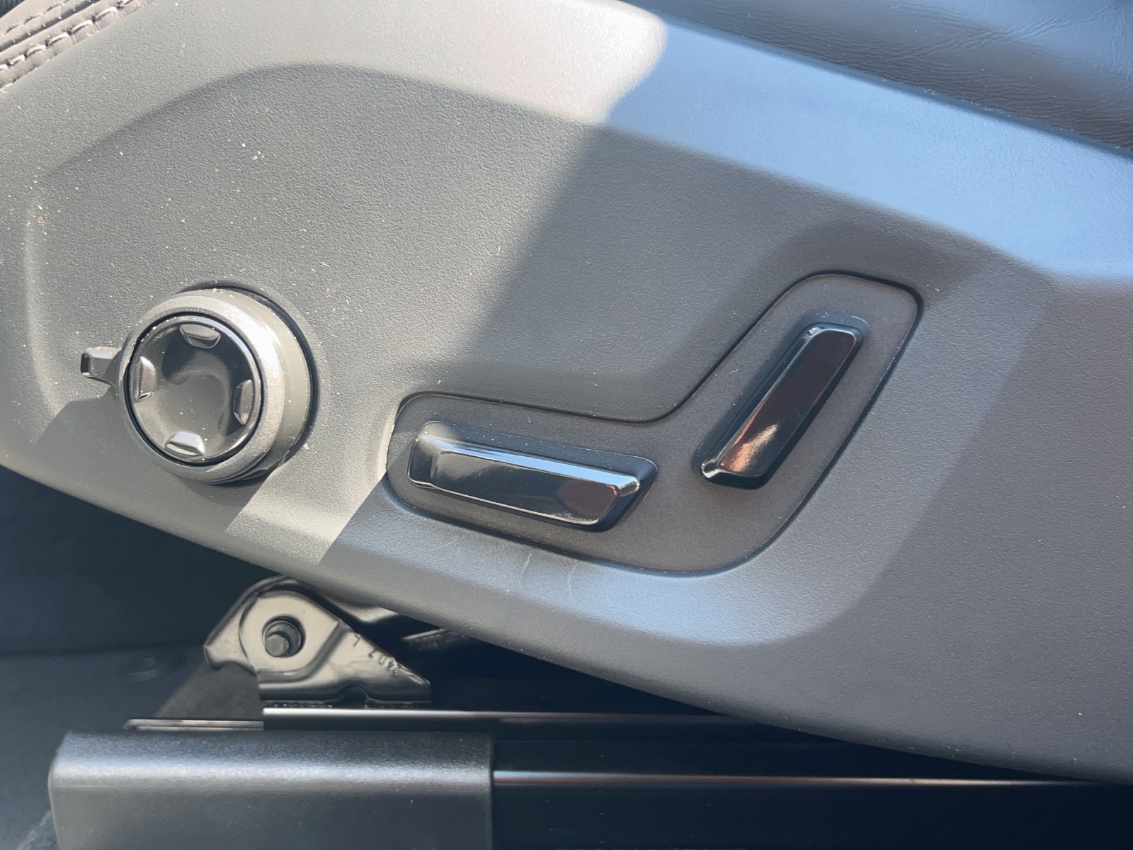 VOLVO XC60 T8 eAWD PluginHybrid Black Edition Geartronic-image-8