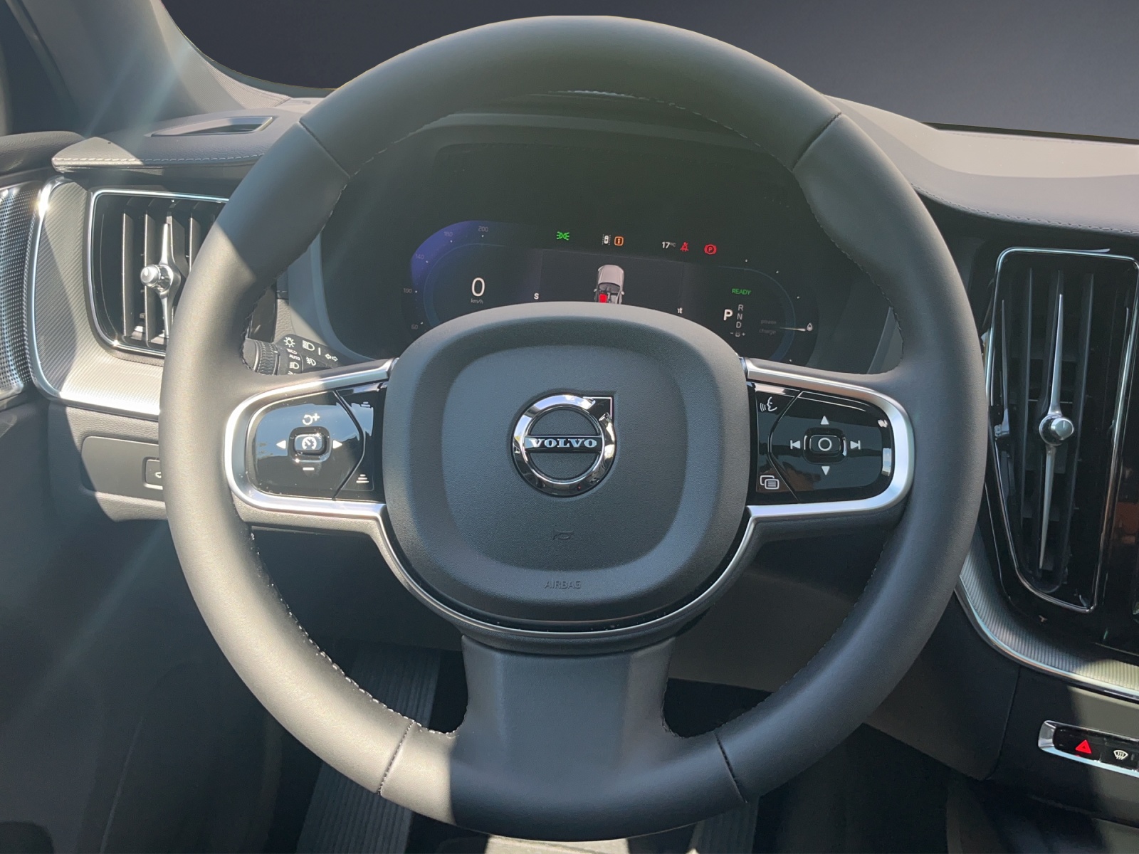 VOLVO XC60 T8 eAWD PluginHybrid Black Edition Geartronic-image-11