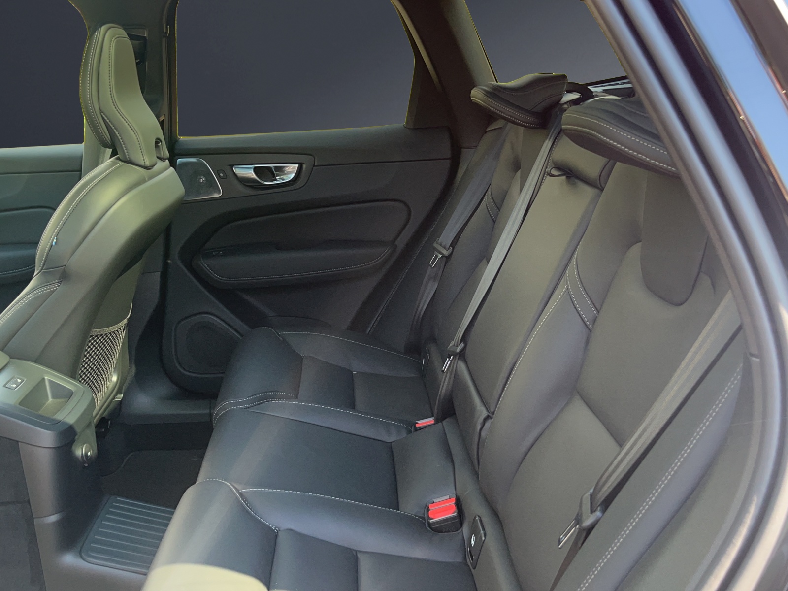 VOLVO XC60 T8 eAWD PluginHybrid Black Edition Geartronic-image-13