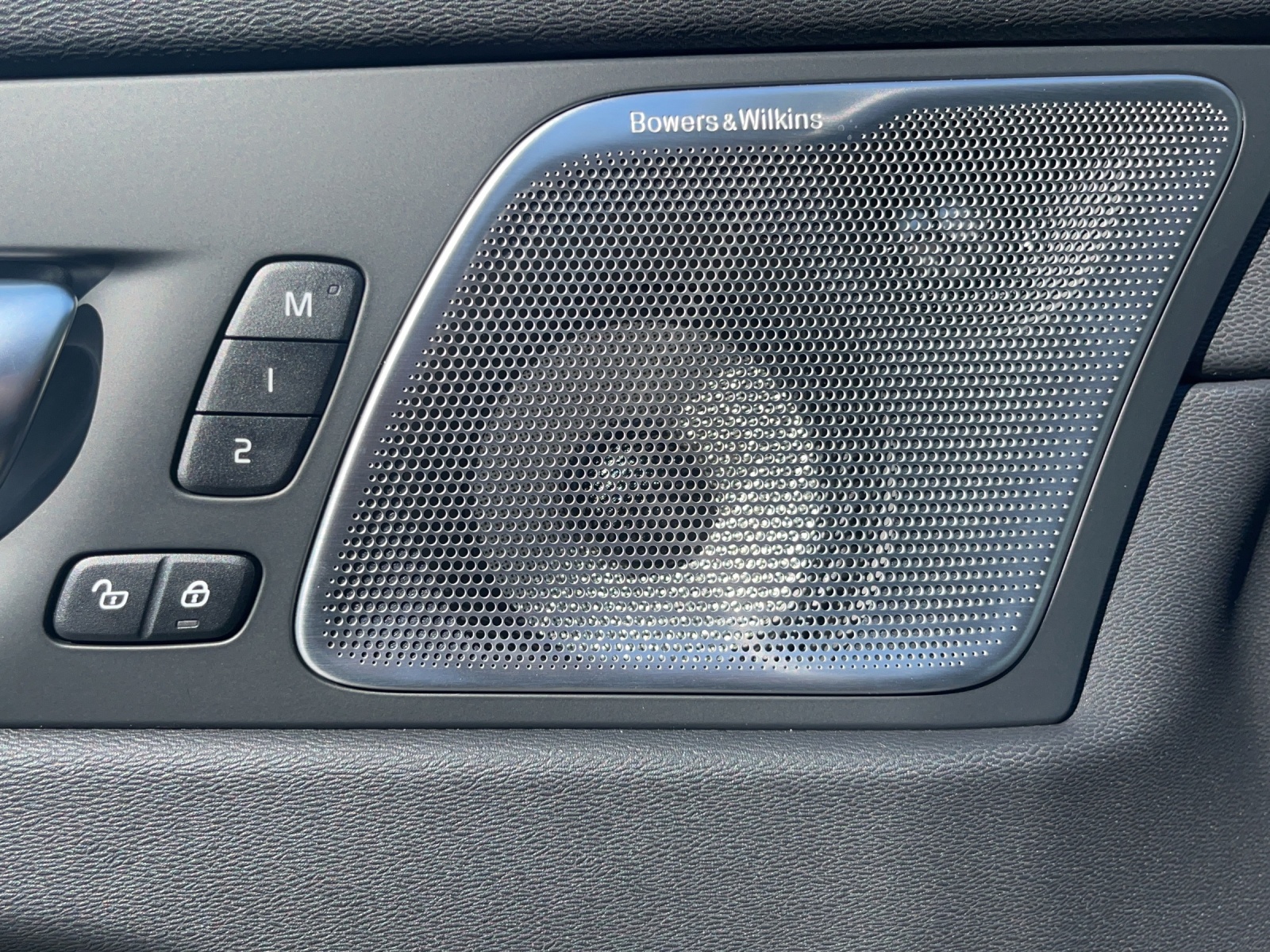 VOLVO XC60 T8 eAWD PluginHybrid Black Edition Geartronic-image-18