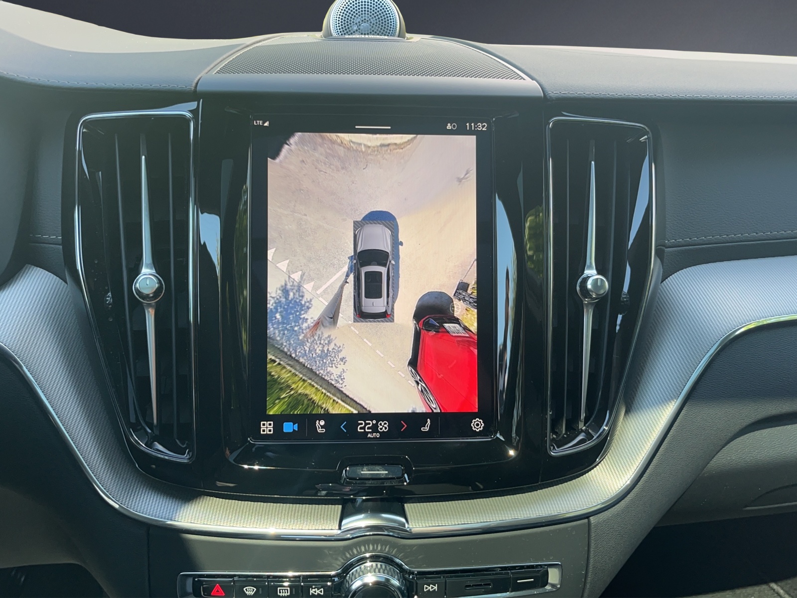 VOLVO XC60 T8 eAWD PluginHybrid Black Edition Geartronic-image-10