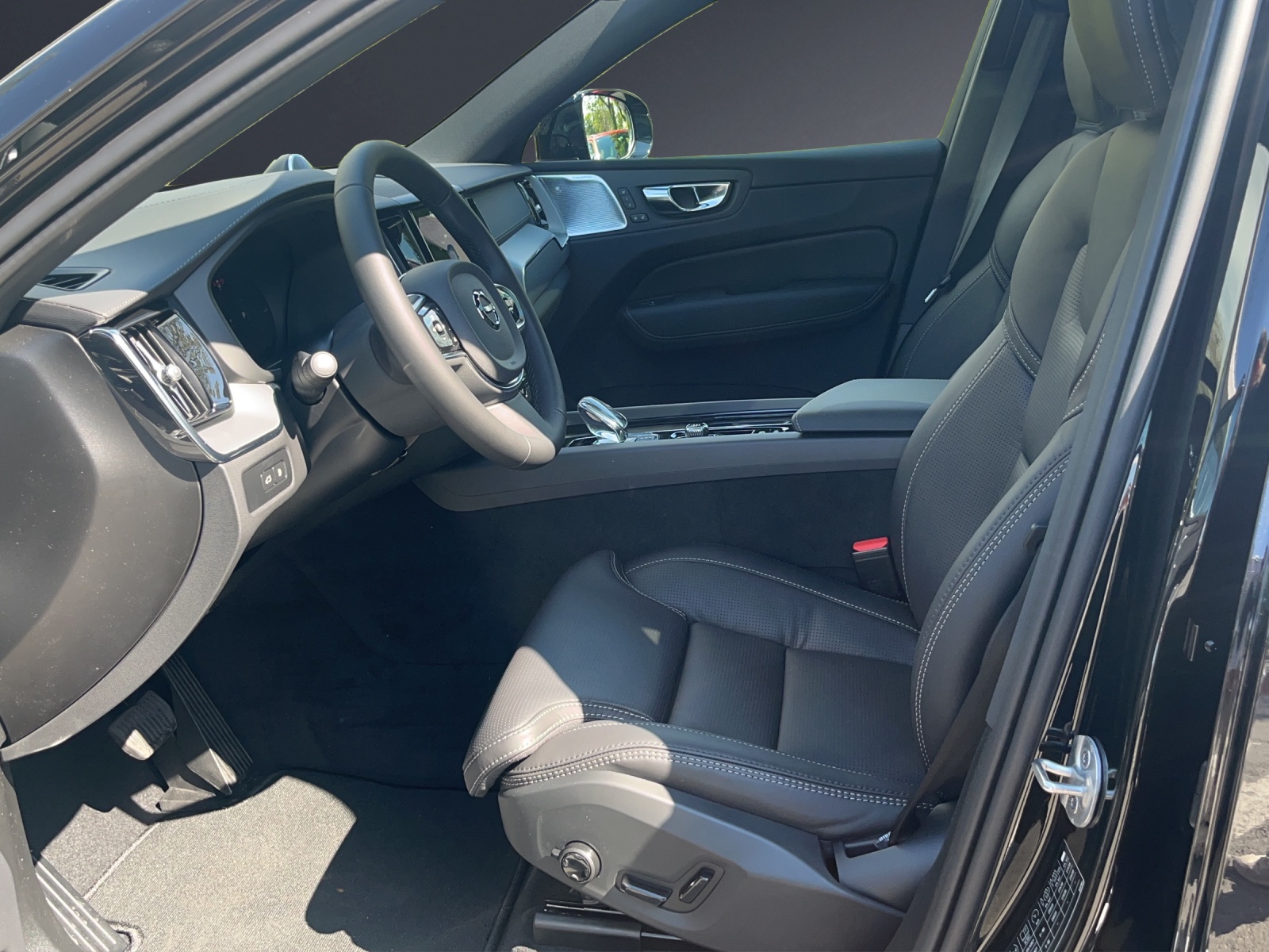 VOLVO XC60 T8 eAWD PluginHybrid Black Edition Geartronic-image-7