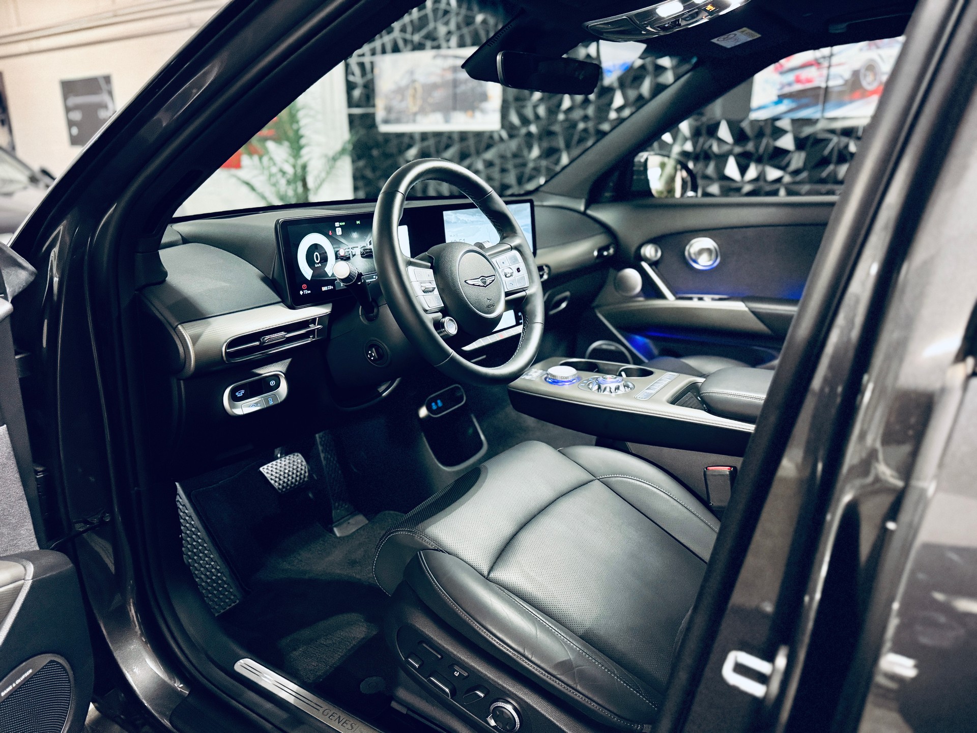 GENESIS GV60 77.4 kWh Sport AWD-image-13