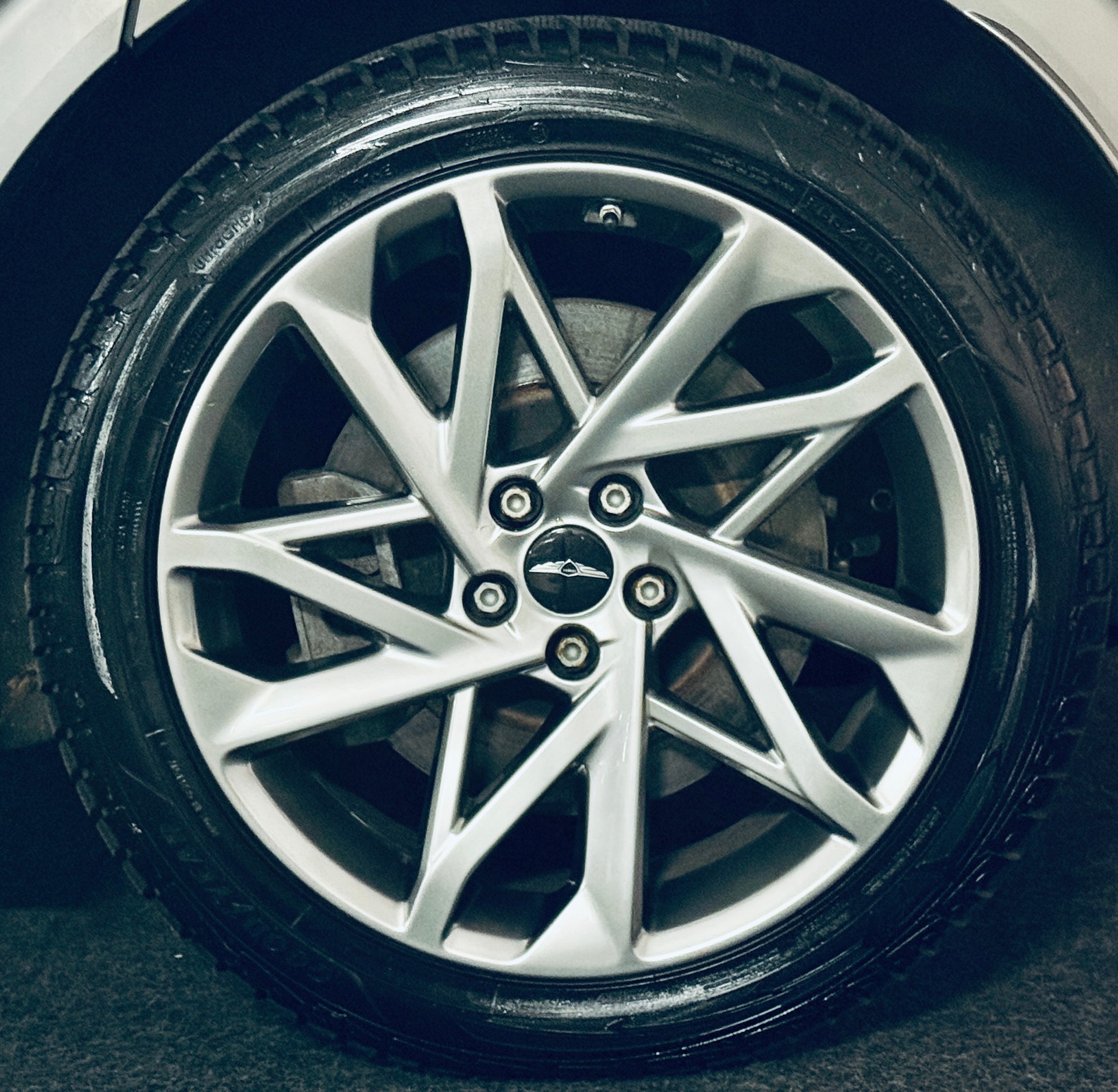 GENESIS GV60 77.4 kWh Sport AWD-image-30
