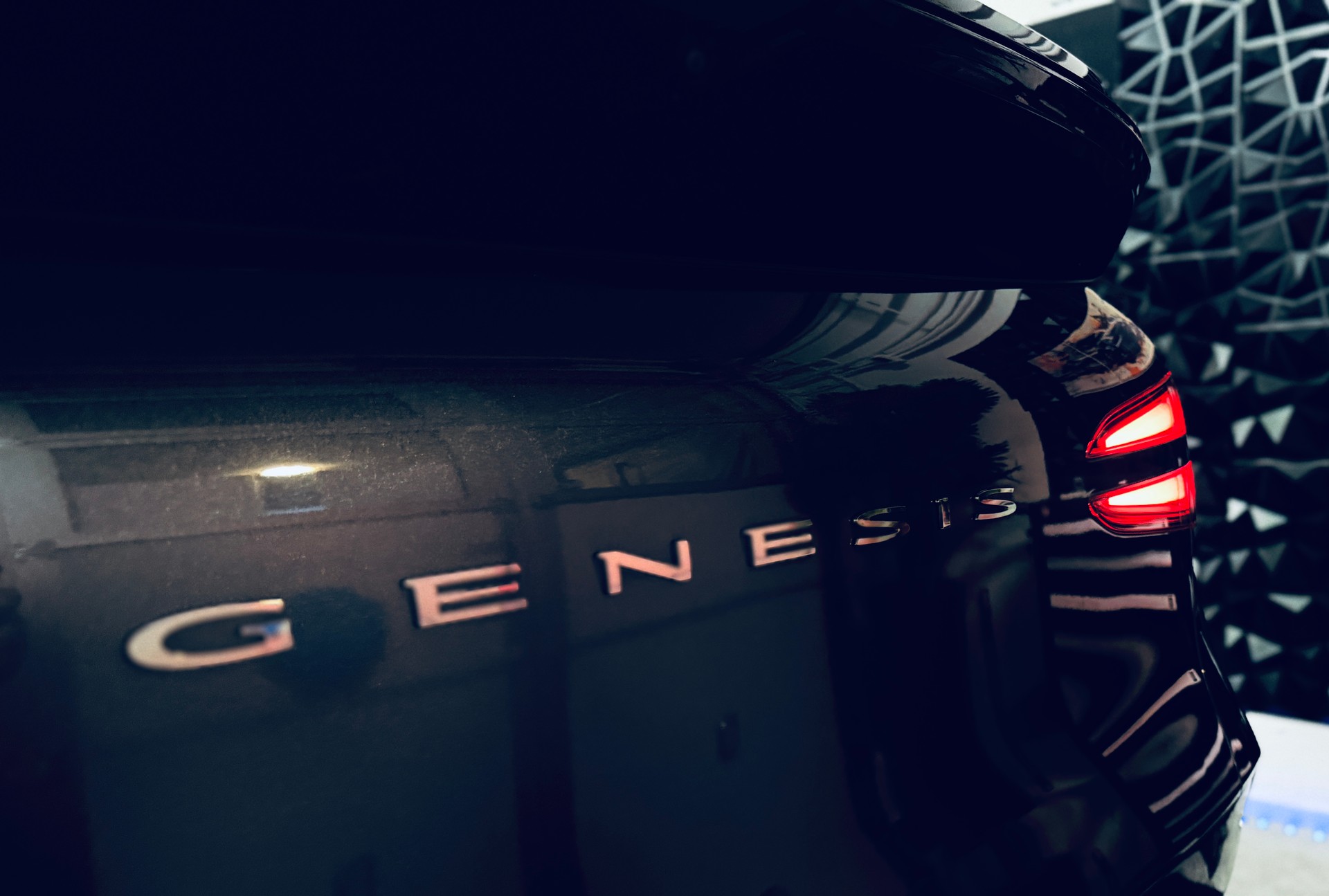 GENESIS GV60 77.4 kWh Sport AWD-image-9