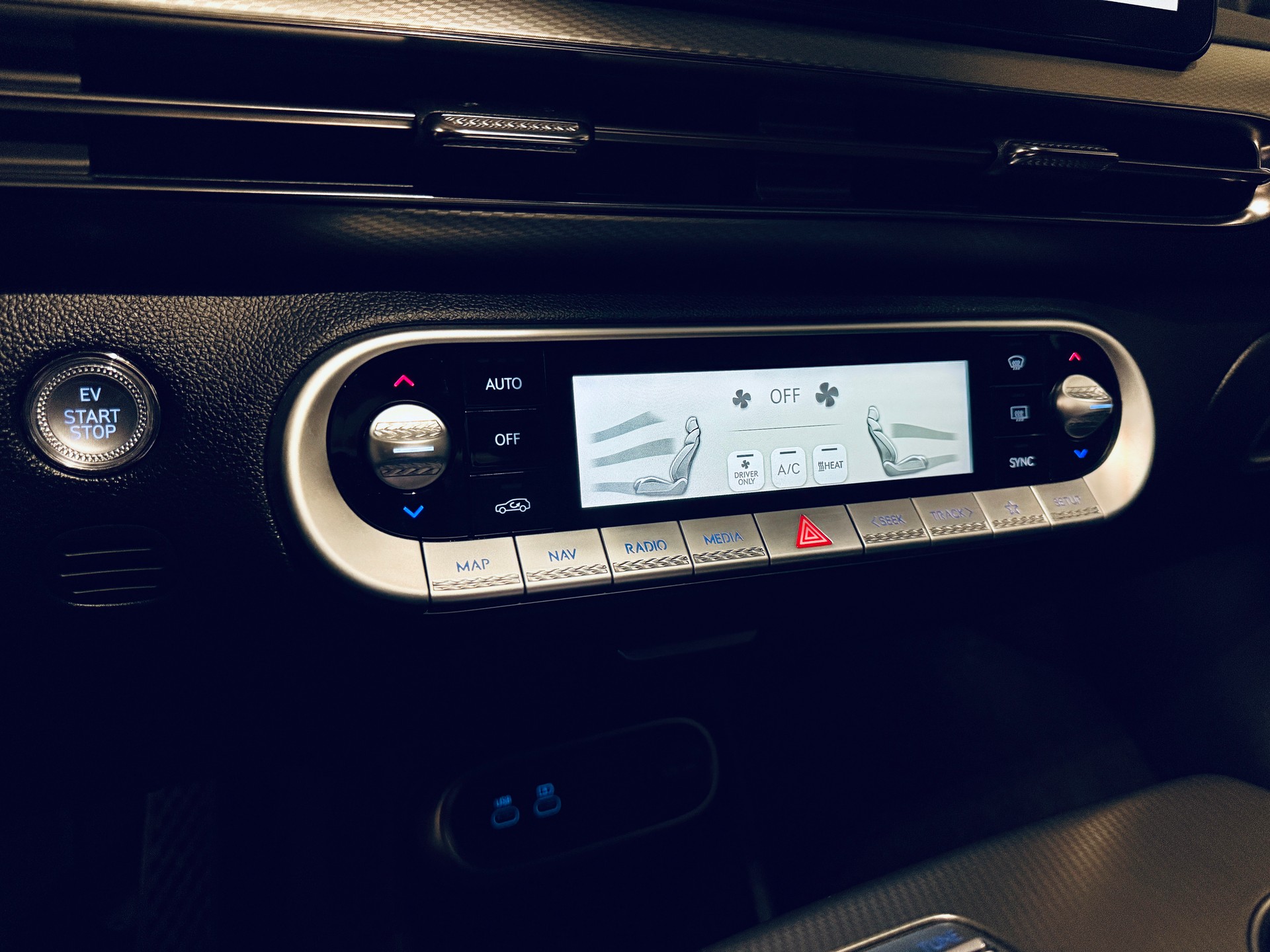 GENESIS GV60 77.4 kWh Sport AWD-image-18
