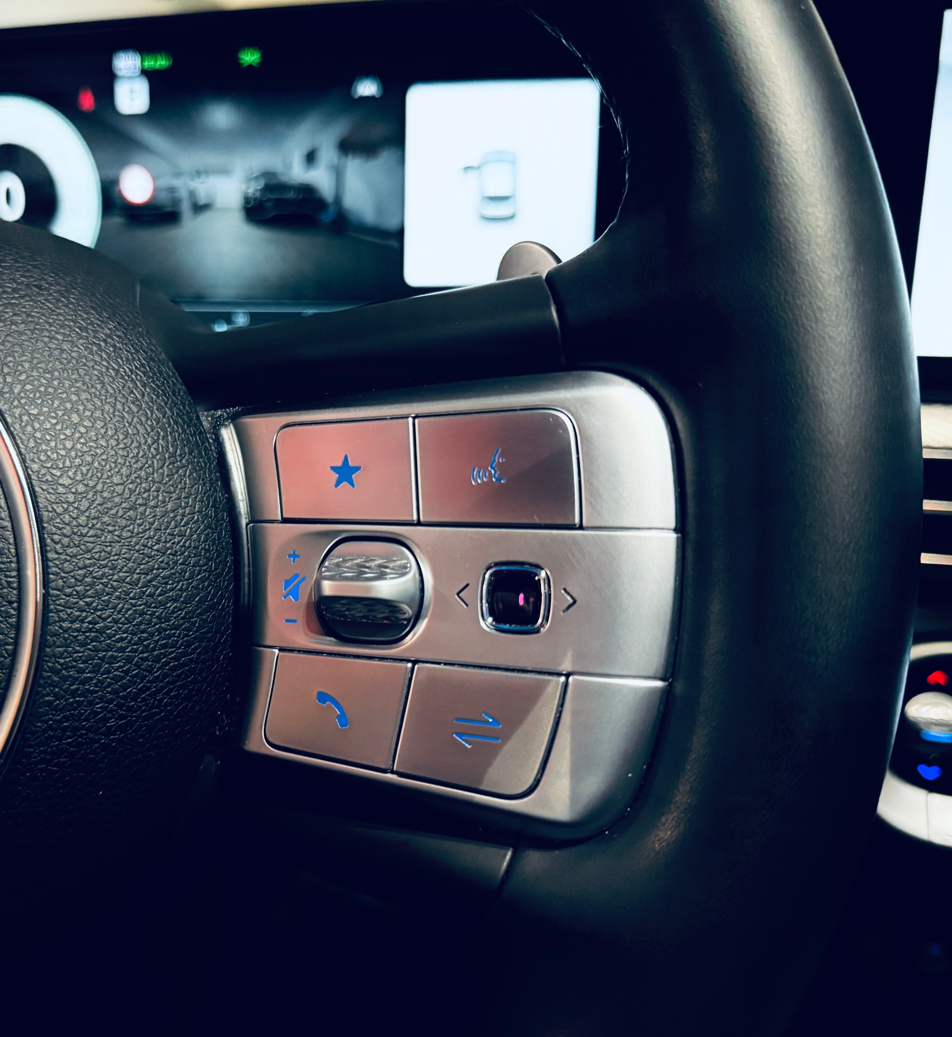 GENESIS GV60 77.4 kWh Sport AWD-image-21