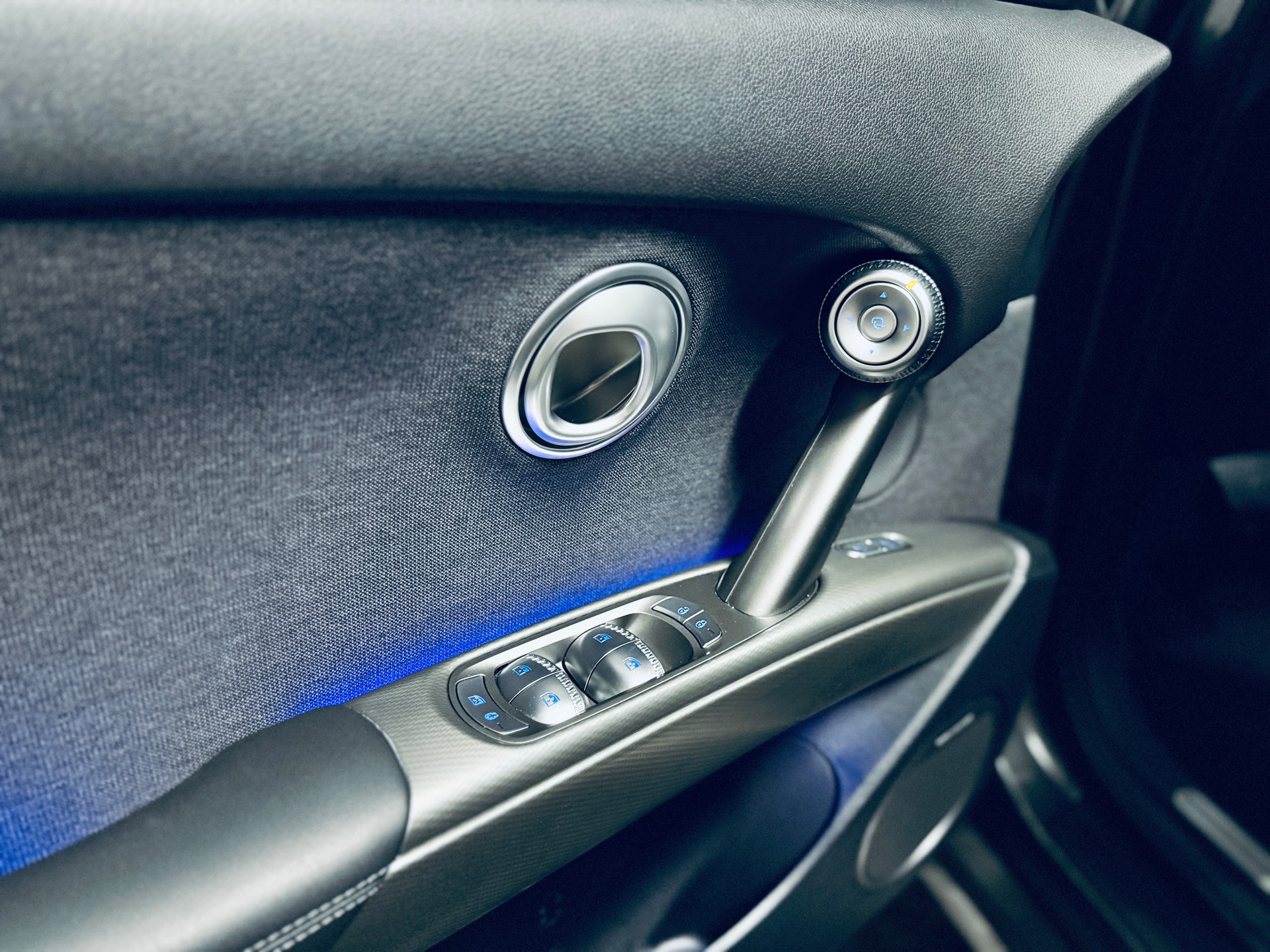 GENESIS GV60 77.4 kWh Sport AWD-image-25