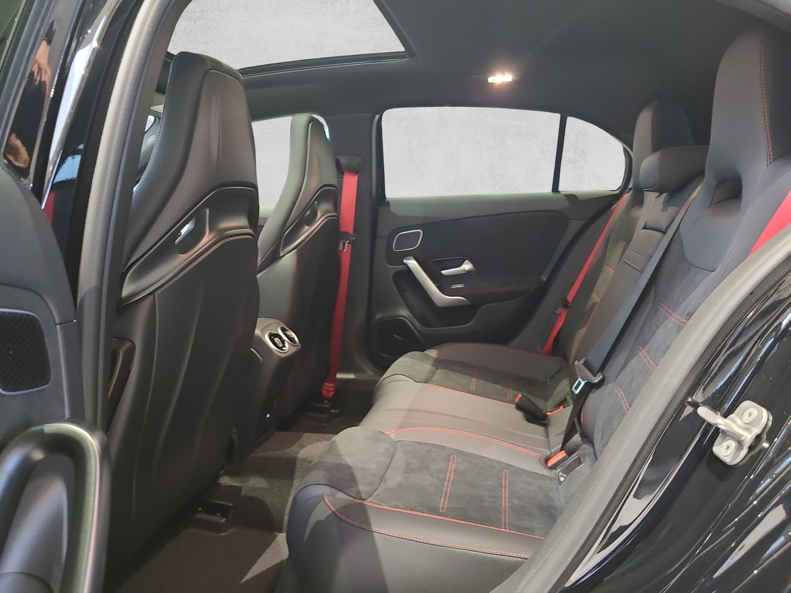 MERCEDES-BENZ A AMG 35 4Matic 8G-DCT-image-10