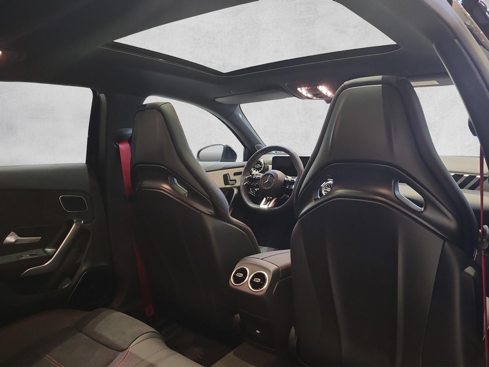 MERCEDES-BENZ A AMG 35 4Matic 8G-DCT-image-14