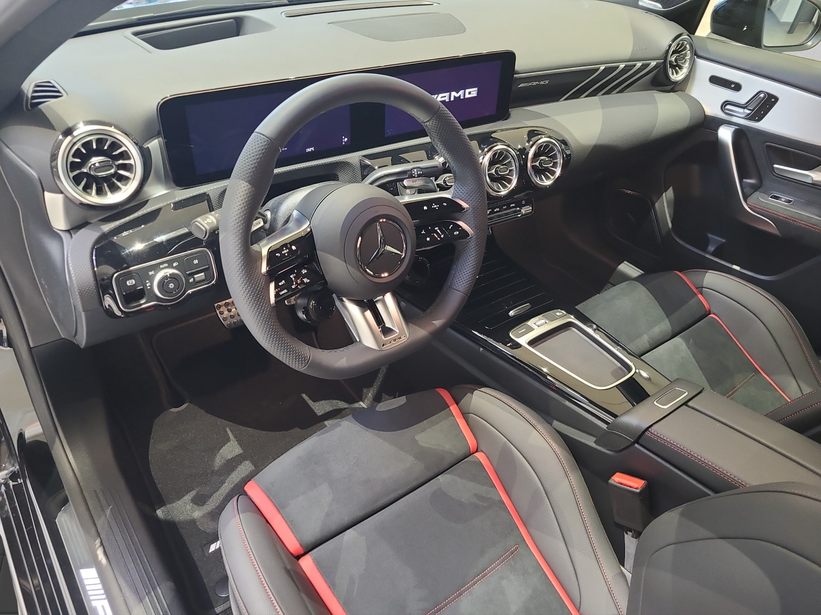 MERCEDES-BENZ A AMG 35 4Matic 8G-DCT-image-6