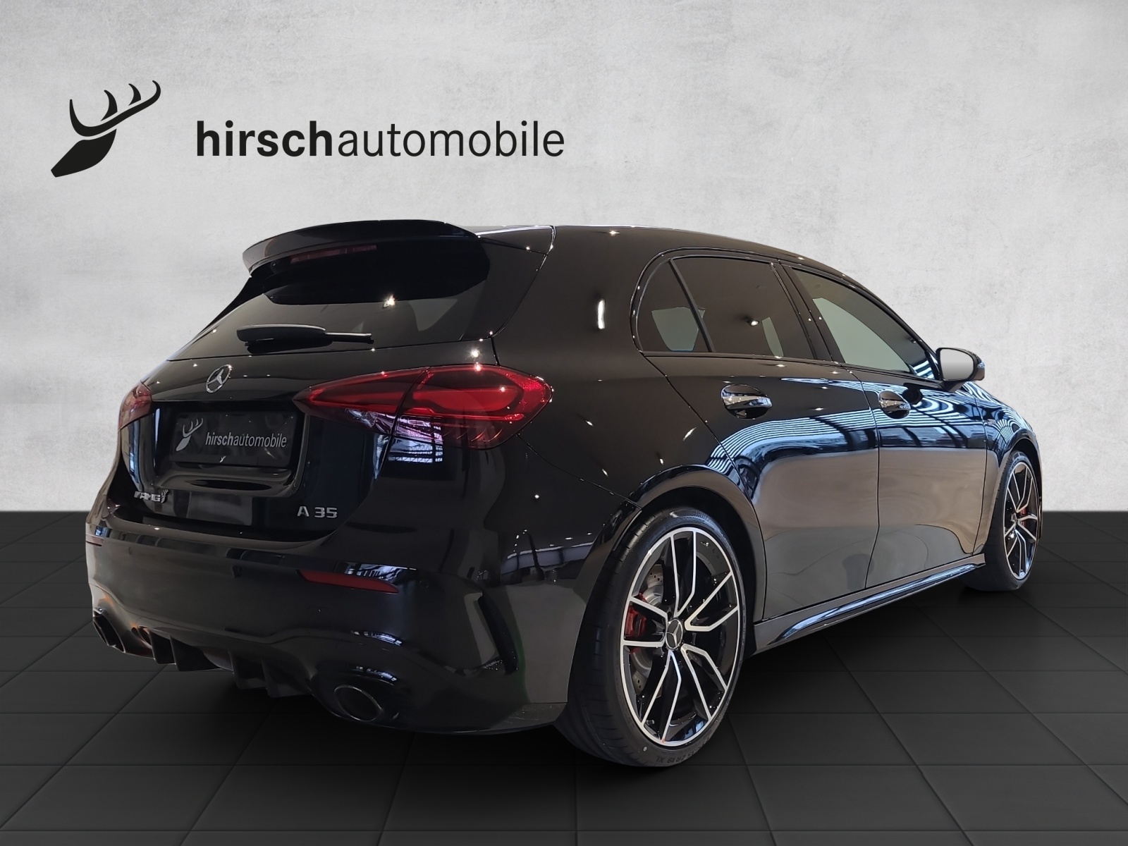 MERCEDES-BENZ A AMG 35 4Matic 8G-DCT-showroom-element-3