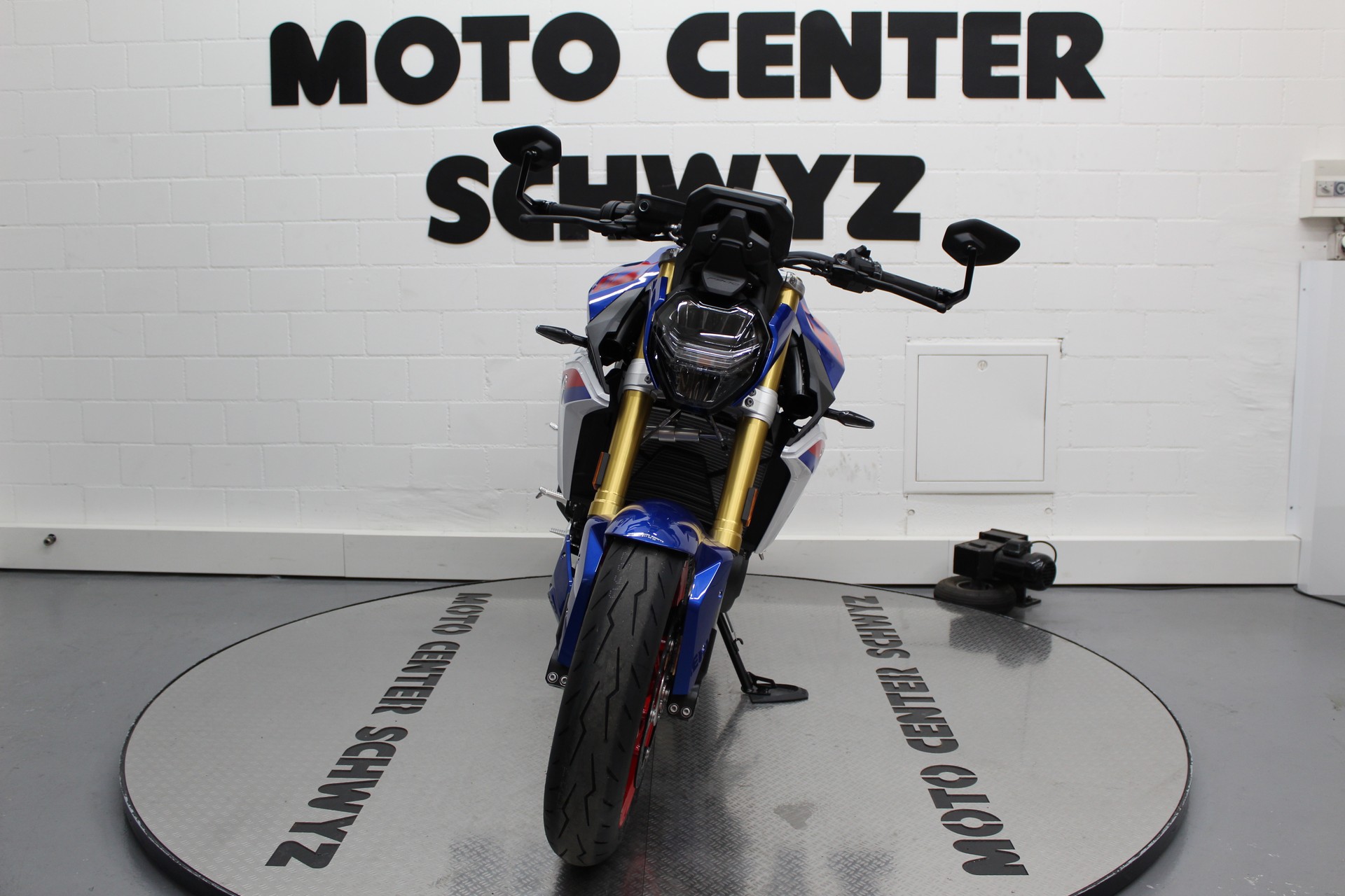 BMW F 900 R A2 (35kW)-image-2