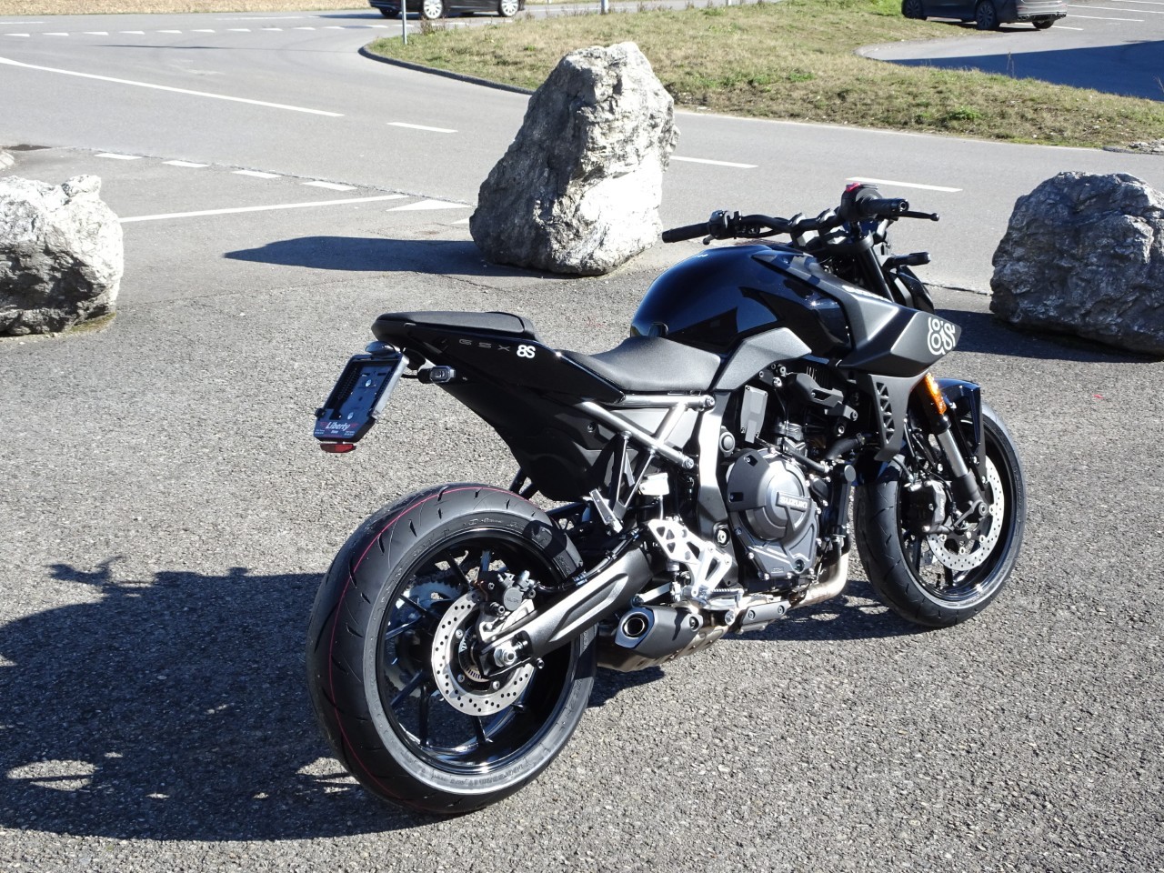 SUZUKI GSX-8 S-image-4