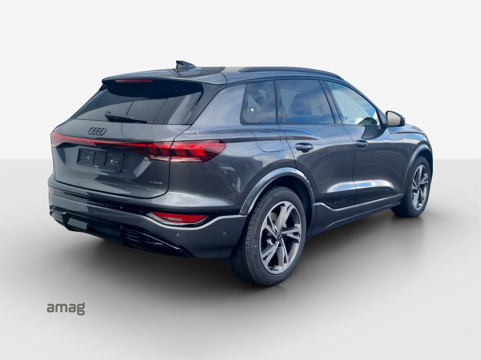 AUDI Q6 e-tron quattro-image-4