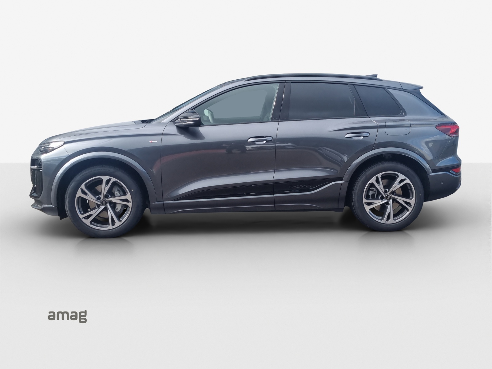 AUDI Q6 e-tron quattro-showroom-element-1