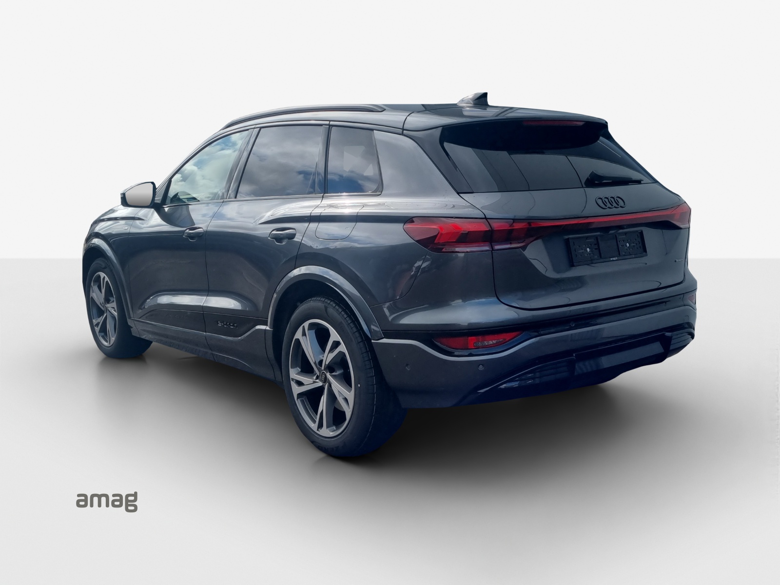 AUDI Q6 e-tron quattro-showroom-element-2