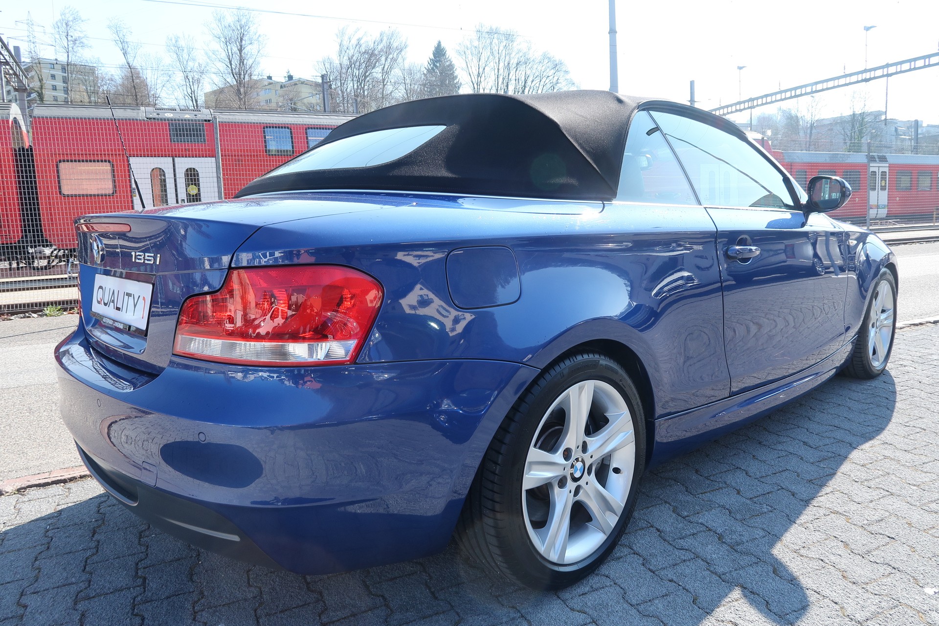BMW 135i Cabrio DSG-image-2