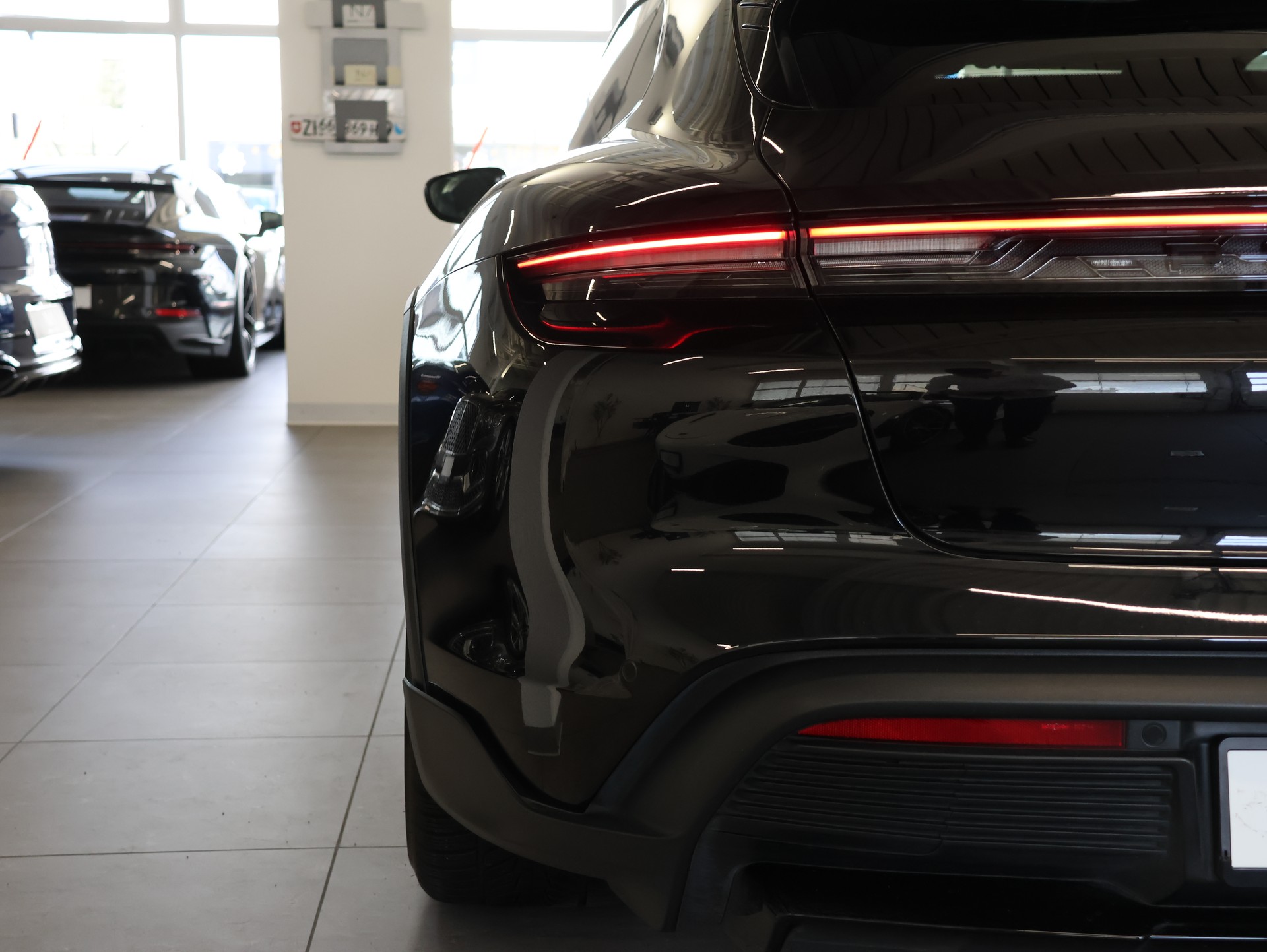 PORSCHE Taycan 4S Cross Turismo *360 Kamera* *Sportlenkrad* *Sitzheizung/Lüftung*-image-10