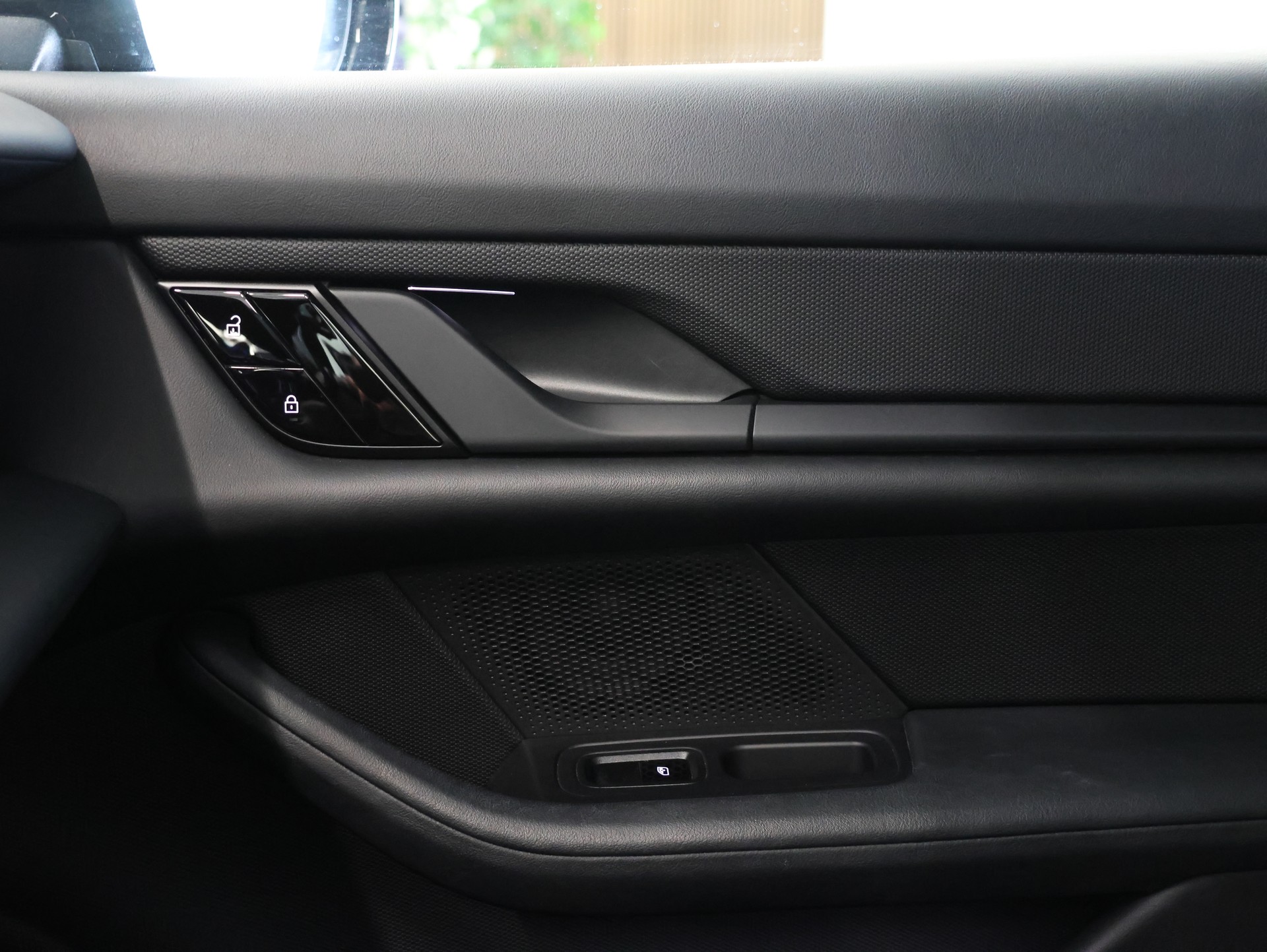PORSCHE Taycan 4S Cross Turismo *360 Kamera* *Sportlenkrad* *Sitzheizung/Lüftung*-image-35