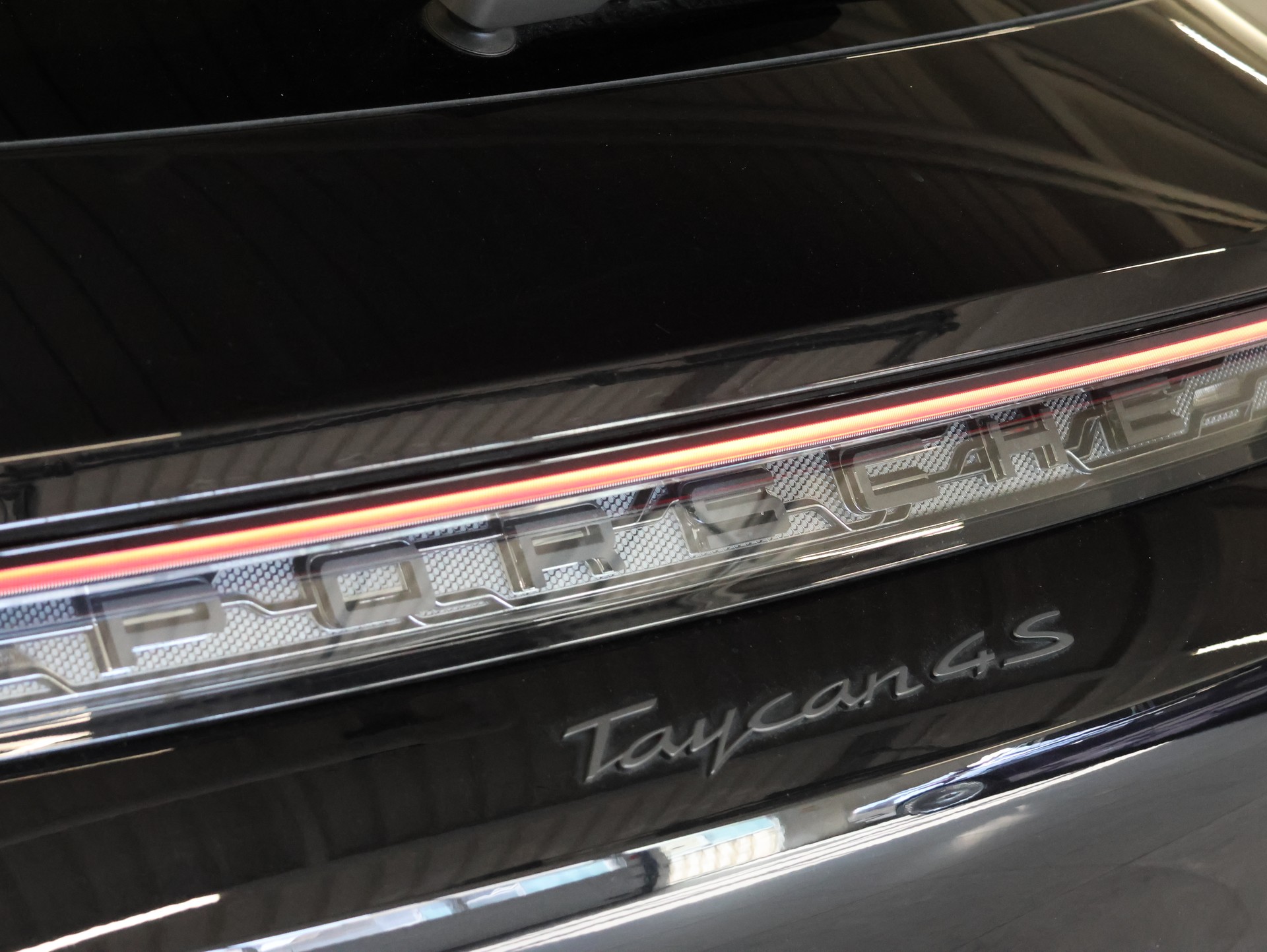 PORSCHE Taycan 4S Cross Turismo *360 Kamera* *Sportlenkrad* *Sitzheizung/Lüftung*-image-14