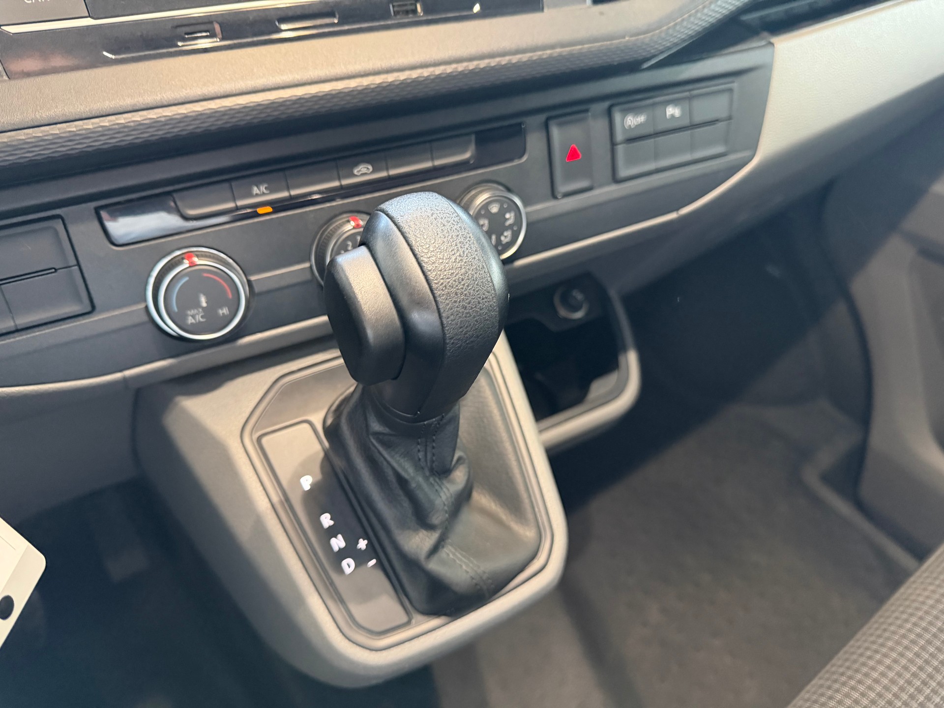 VW T6.1 2.0 Bi-TDI 204 PS 4X4 4Motion DSG + AHK 2500 KG-image-14