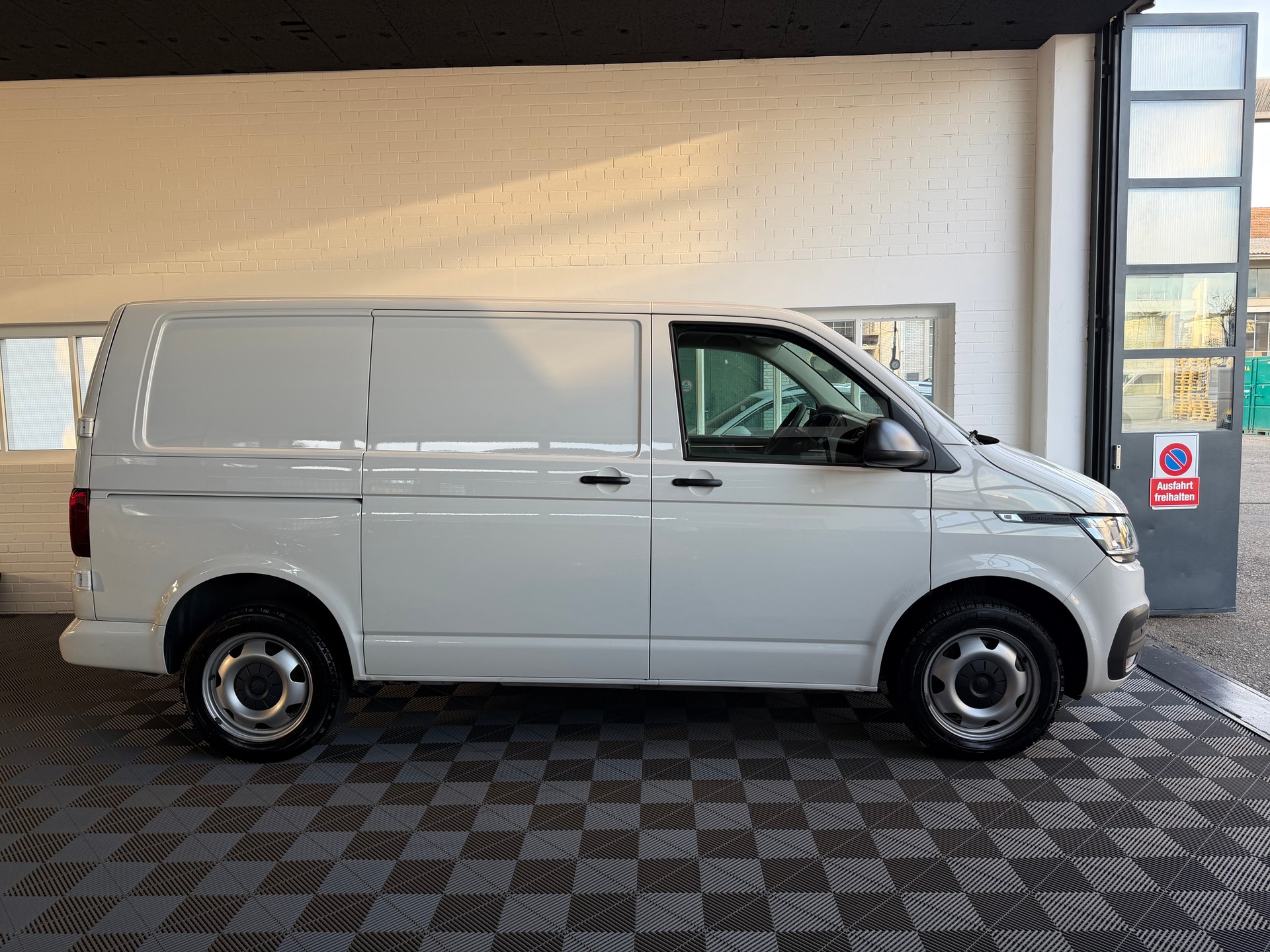 VW T6.1 2.0 Bi-TDI 204 PS 4X4 4Motion DSG + AHK 2500 KG-showroom-element-1
