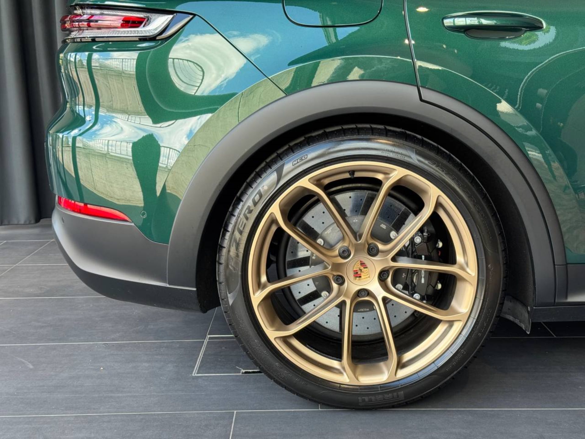 PORSCHE Cayenne Turbo E-Hybrid Coupé mit GT-Paket-image-11