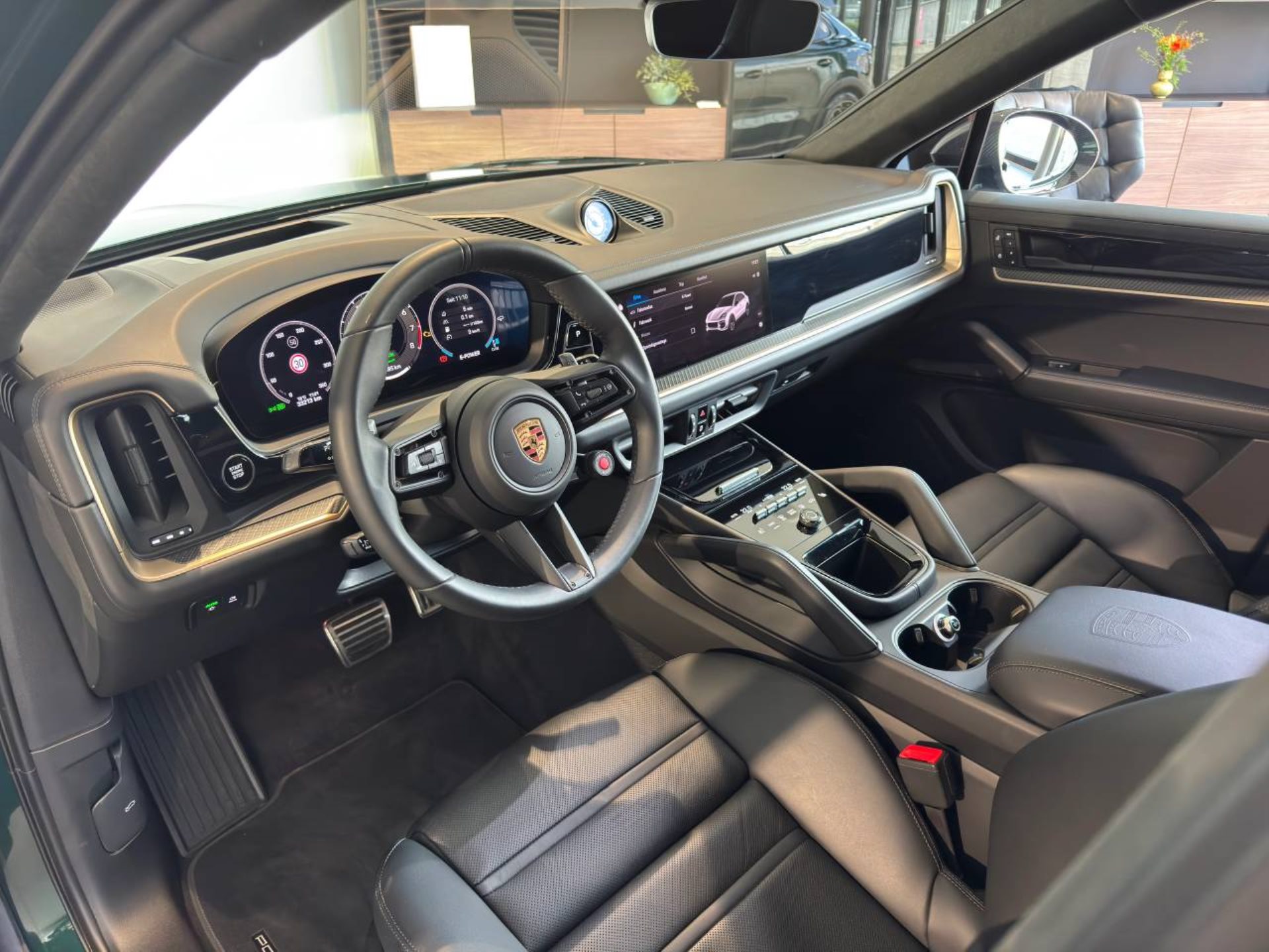 PORSCHE Cayenne Turbo E-Hybrid Coupé mit GT-Paket-showroom-element-3